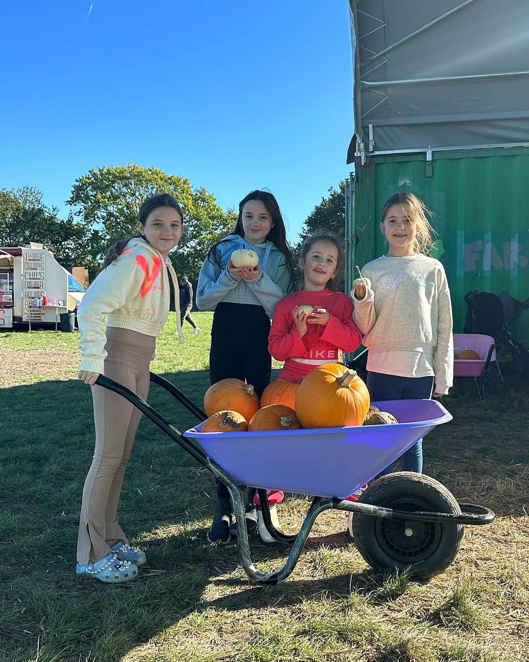 ジャクリーン・ジョッサさんのインスタグラム写真 - (ジャクリーン・ジョッサInstagram)「A Sunday well spent 🥹🤍  Family is everything.」10月17日 4時00分 - jacjossa