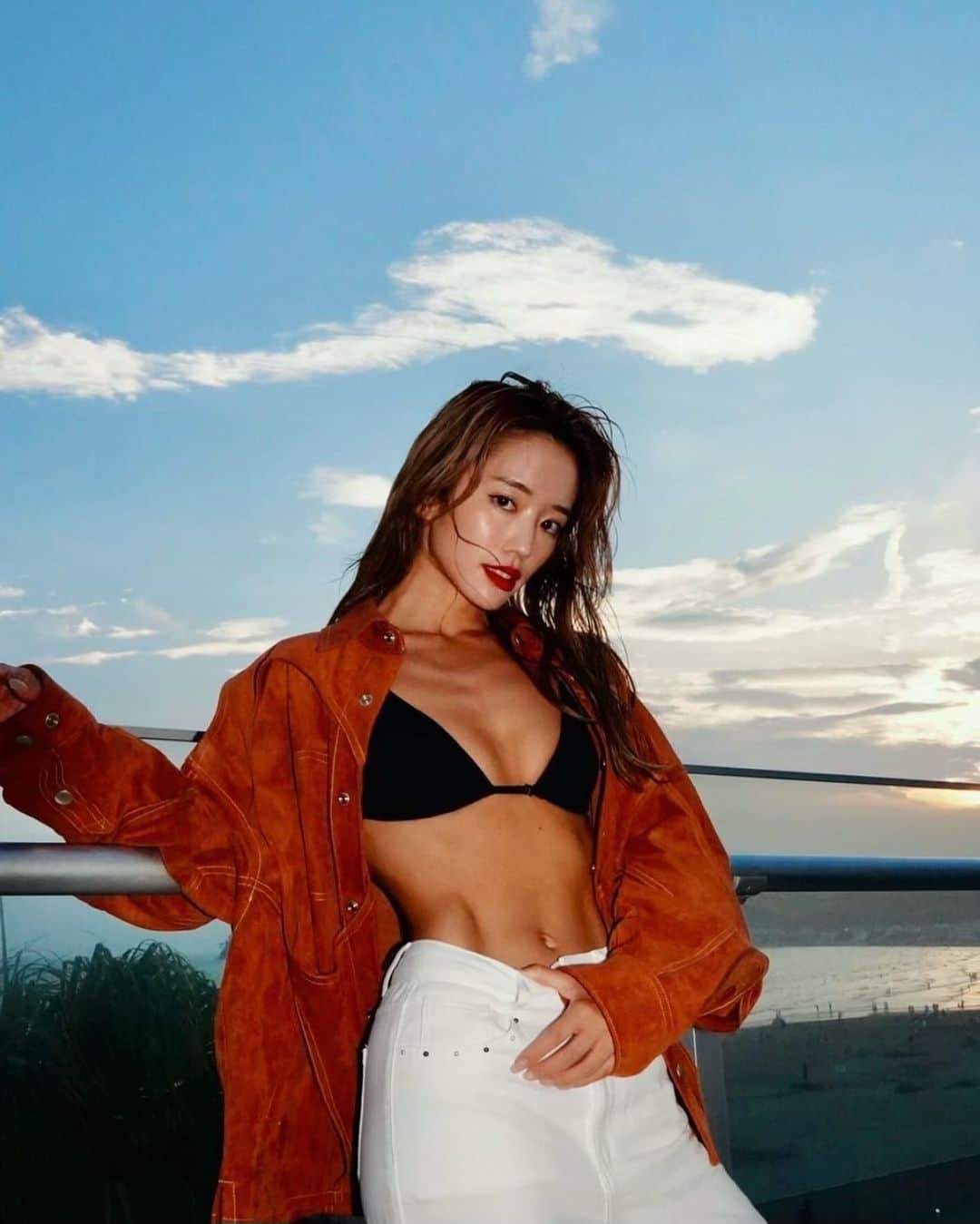 柳本絵美のインスタグラム：「今月、会えるイベントが出来る予定です…😌💕めちゃくちゃ嬉しい🥹🥹🥹  詳細が出次第、すぐにお知らせしますね🫶💫 会えるイベントだいっっすきなので、 お会いできることを楽しみにしています😭  11/5の大会後から3カ国周ろうと思っていて、 帰国は来年2月ごろの予定です✈️  今この瞬間も、奇跡のような時間なんですよね。 人と会えること、同じ時間を一緒にできることって なんて尊いんだろう！と思う毎日を過ごしています☺️」