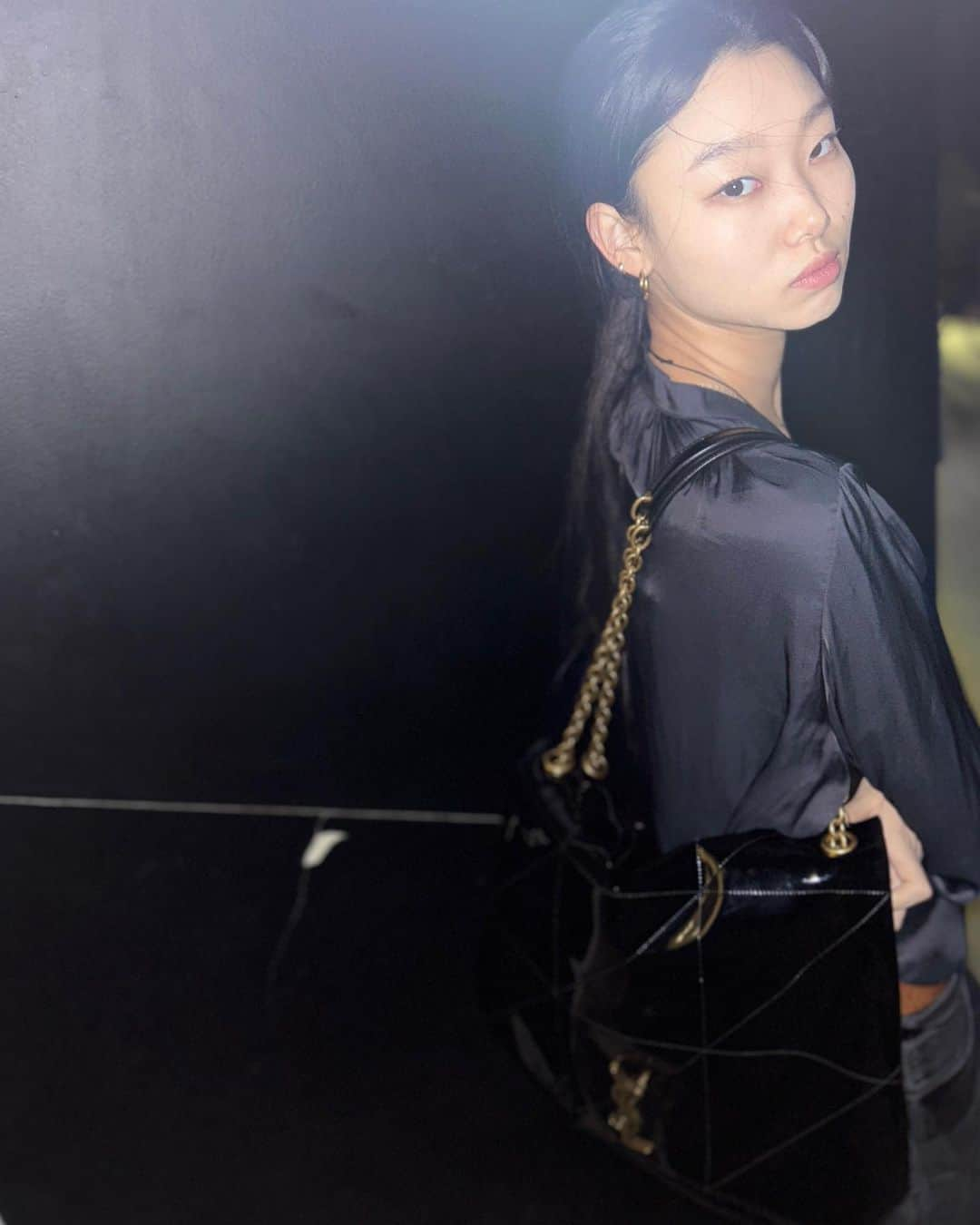 ペ・ユニョンさんのインスタグラム写真 - (ペ・ユニョンInstagram)「👜🖤 @ysl JAMIE4.3」10月16日 20時37分 - mulan_bae