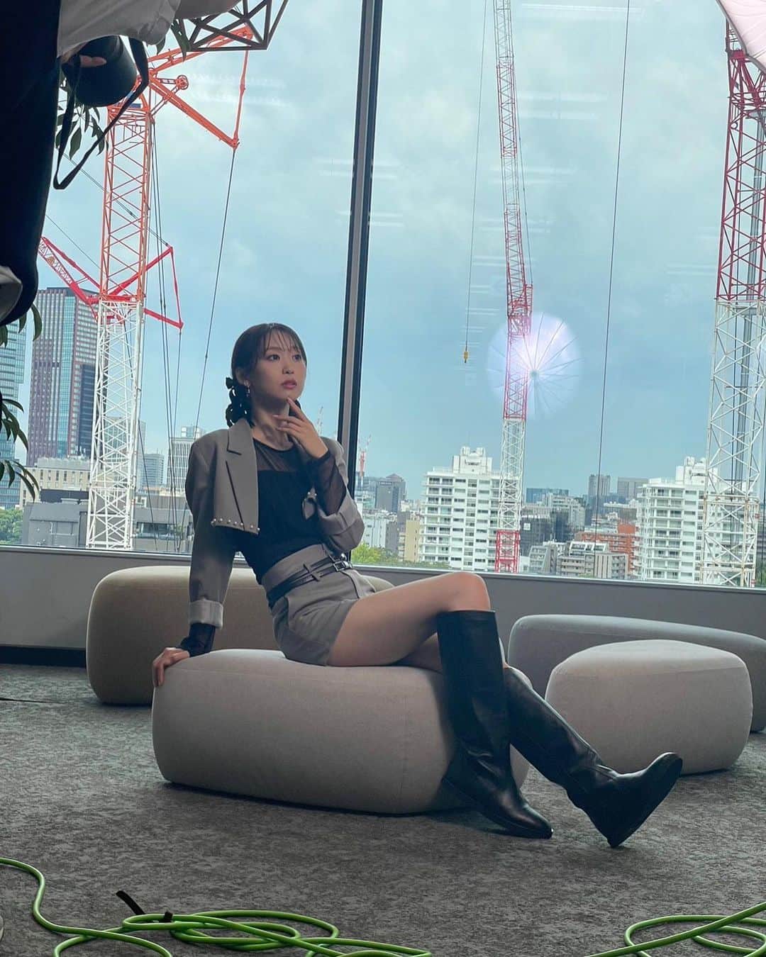 芹澤優さんのインスタグラム写真 - (芹澤優Instagram)「・  いろいろなジャンゴーパイヨーの取材や撮影で着ているお衣装です！  ギャケットかっこいくて 髪型はリボンついてて可愛いくて  全体的にとても好みでした〜♡♡  スタイリスト @shingo_tsuno  ヘアメイク @1129kotomi   #⛄️🤎」10月16日 20時53分 - seriko_is_no.1