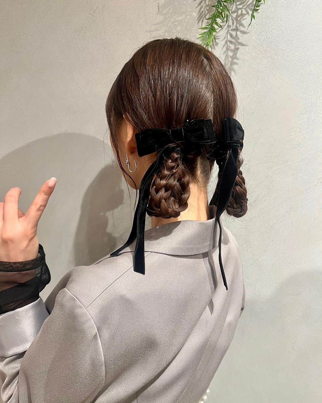 芹澤優さんのインスタグラム写真 - (芹澤優Instagram)「・  いろいろなジャンゴーパイヨーの取材や撮影で着ているお衣装です！  ギャケットかっこいくて 髪型はリボンついてて可愛いくて  全体的にとても好みでした〜♡♡  スタイリスト @shingo_tsuno  ヘアメイク @1129kotomi   #⛄️🤎」10月16日 20時53分 - seriko_is_no.1