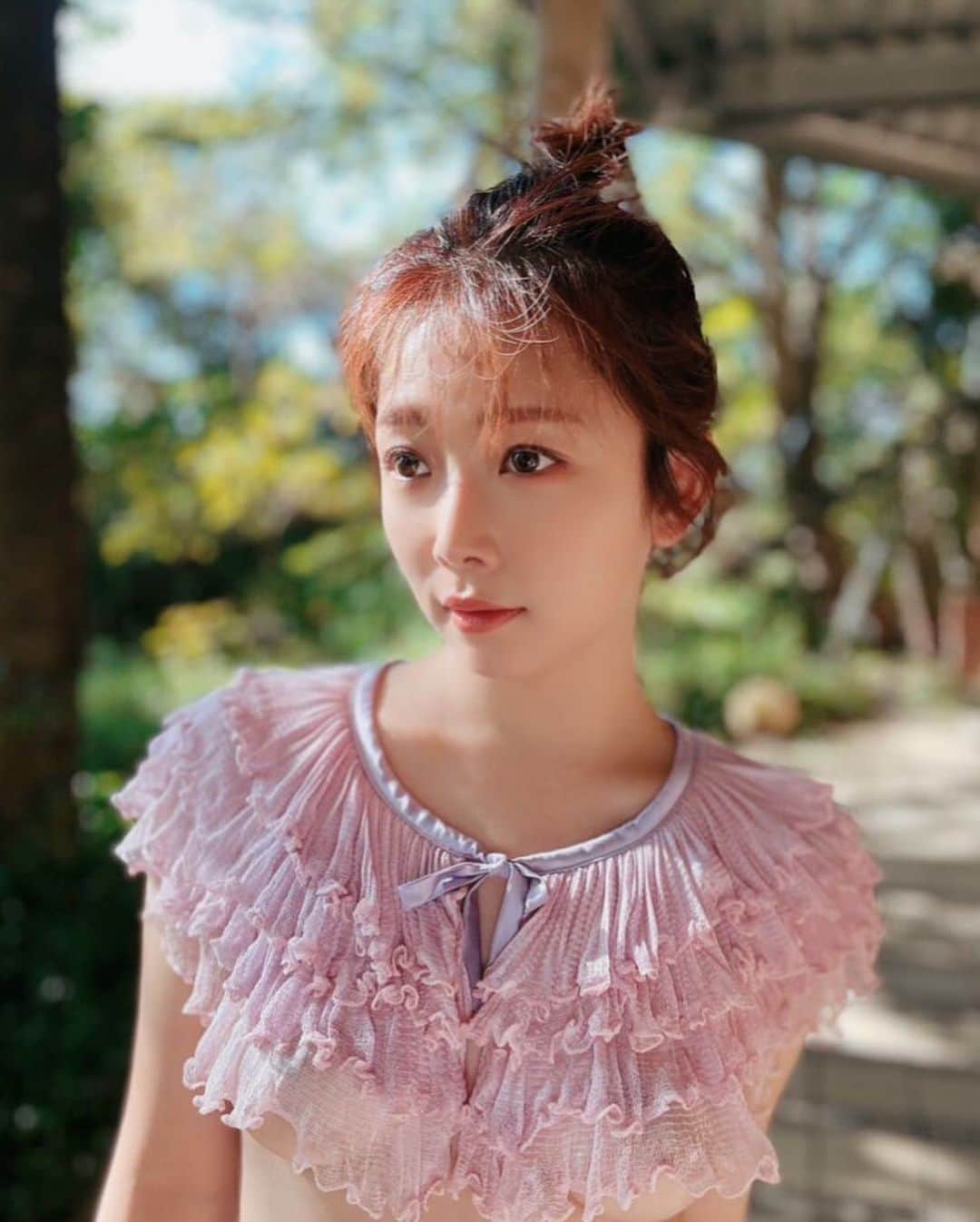 紗倉まなのインスタグラム：「写真集の撮影をしてきました〜✨ （7年ぶり、多分8冊目？です🙌） 実はコロナの時期に予定が流れて延期となり、漸くの実現…！✨久々すぎてとっても嬉しいです🥰最高のチームで撮影しており、既に超絶胸熱案件となっています🙋✨  因みに来年の1月、 徳間書店さんから発売です❤️早！ お楽しみに〜〜〜💞  #写真集 #グラビア」