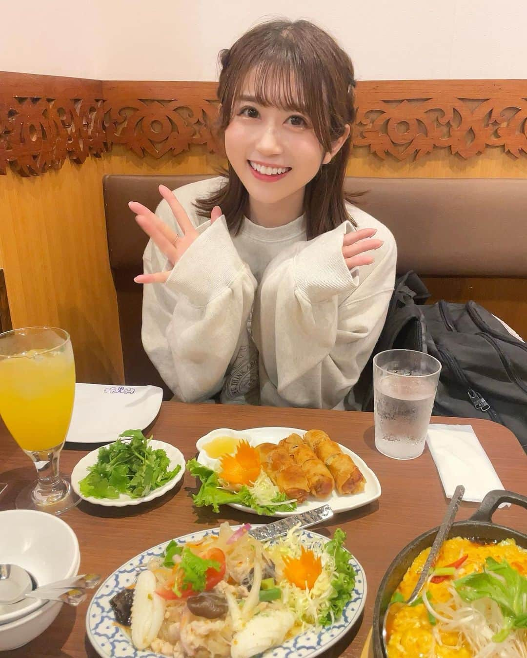 有川結女さんのインスタグラム写真 - (有川結女Instagram)「タイ料理美味しかった🇹🇭💓 4.5枚目特に幸せに溢れてる笑🌱  #タイ料理 #渋谷グルメ #渋谷ディナー #食べるの大好き #アイドル #ボブ #外ハネ #髪アレンジ #ヘアスタイル #スウェットコーデ」10月16日 20時51分 - yume_arikawa0804