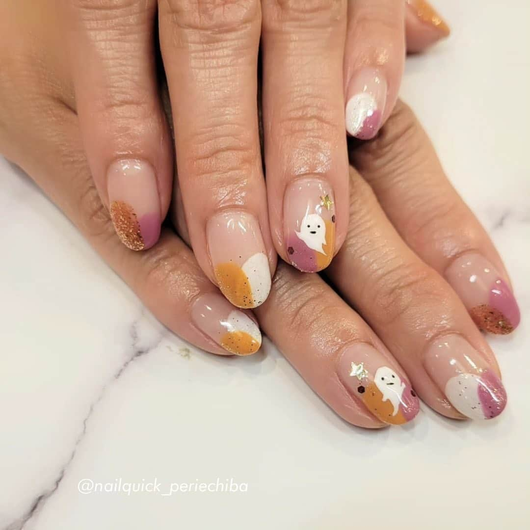 ネイルサロンならネイルクイックさんのインスタグラム写真 - (ネイルサロンならネイルクイックInstagram)「@nailquick マグネットやミラーアートdeハロウィンネイル👻⁣ ⁣ 〰️🏷①⁣ @nailquick_coredo_nihonbashi ⁣ ネイルクイックコレド日本橋店⁣ ⁣ ⁣ 〰️🏷②③⁣ @nailquick_kyodocorty ⁣ ネイルクイック経堂コルティ店⁣ ⁣ ⁣ 〰️🏷④⁣ @spanail_otemachi ⁣ スパネイル�大手町店⁣ ⁣ ⁣ 〰️🏷⑤まいめ⁣ @nailquick_periechiba ⁣ ネイルクイックオアシスペリエ千葉店⁣ ⁣ ⁣ 〰️🏷⑥まいめ⁣ @nailquick_lumine_ikebukuro ⁣ ネイルクイックオープティボヌールルミネ池袋店⁣ ⁣ ⁣ 〰️🏷⑦まいめ⁣ @nailquick_lazona_kawasaki ⁣ ネイルクイックラゾーナ川崎店⁣ ⁣ ⁣ ⁣ ⁣ ⋱⋰ ⋱⋰ ⋱⋰ ⋱⋰ ⋱⋰ ⋱⋰ ⋱⋰⁣ ⁣ デザインに使われているカラー、ストーン、パーツ等に関しましては、店舗によって在庫状況が異なります。⁣ 在庫切れの場合は、似ているカラー、ストーン、パーツをご案内させていただくことがございますので、あらかじめご了承ください。⁣ ⁣ ⁣ パーツの持ち込みOK です🙆🏼‍♀️⁣ ━━━━━━━━━━━━━━━━━━⁣ 📲@nailquick ネット予約のメニュー⁣ ⁣ 【ハンド】ジェルコース＋フレンチなどお好みのアート両手4本以上（税込8800円＋アート代別）（目安:1時間45分） ⁣ ━━━━━━━━━━━━━━━━━━⁣ ⁣ ⁣ ⋱⋰ ⋱⋰ ⋱⋰ ⋱⋰ ⋱⋰ ⋱⋰ ⋱⋰⁣ ⁣ ⁣ 🟫#ネイルサロン は @nailquick⁣ 🟪#ジェルネイル は @nailparfaitgel⁣ ⬜️#ハンドケア には @spanail_product⁣ ⁣ ⁣ ⁣ 🤚🏼✋🏼 #ネイルクイック⁣ ⁣ お爪の健康を考えたネイル専門店⁣ ケア、マニキュア、ジェルネイル、お客さまのご要望やお爪の状態を伺い、一人ひとりにあうメニューをご提供します。⁣ ⁣ ⋱⋰ ⋱⋰ ⋱⋰ ⋱⋰ ⋱⋰ ⋱⋰ ⋱⋰⁣ ⁣ ⁣ #ハロウィンネイル #ハロウィンネイルデザイン #ハロウィンアート #おばけネイル #蜘蛛の巣ネイル #Halloweennails #boo! #トレンドネイル #流行りネイル #할로윈네일 #イベントネイル #ペイントネイル #マグネットネイル #ギャラクシーネイル」10月16日 20時52分 - nailquick