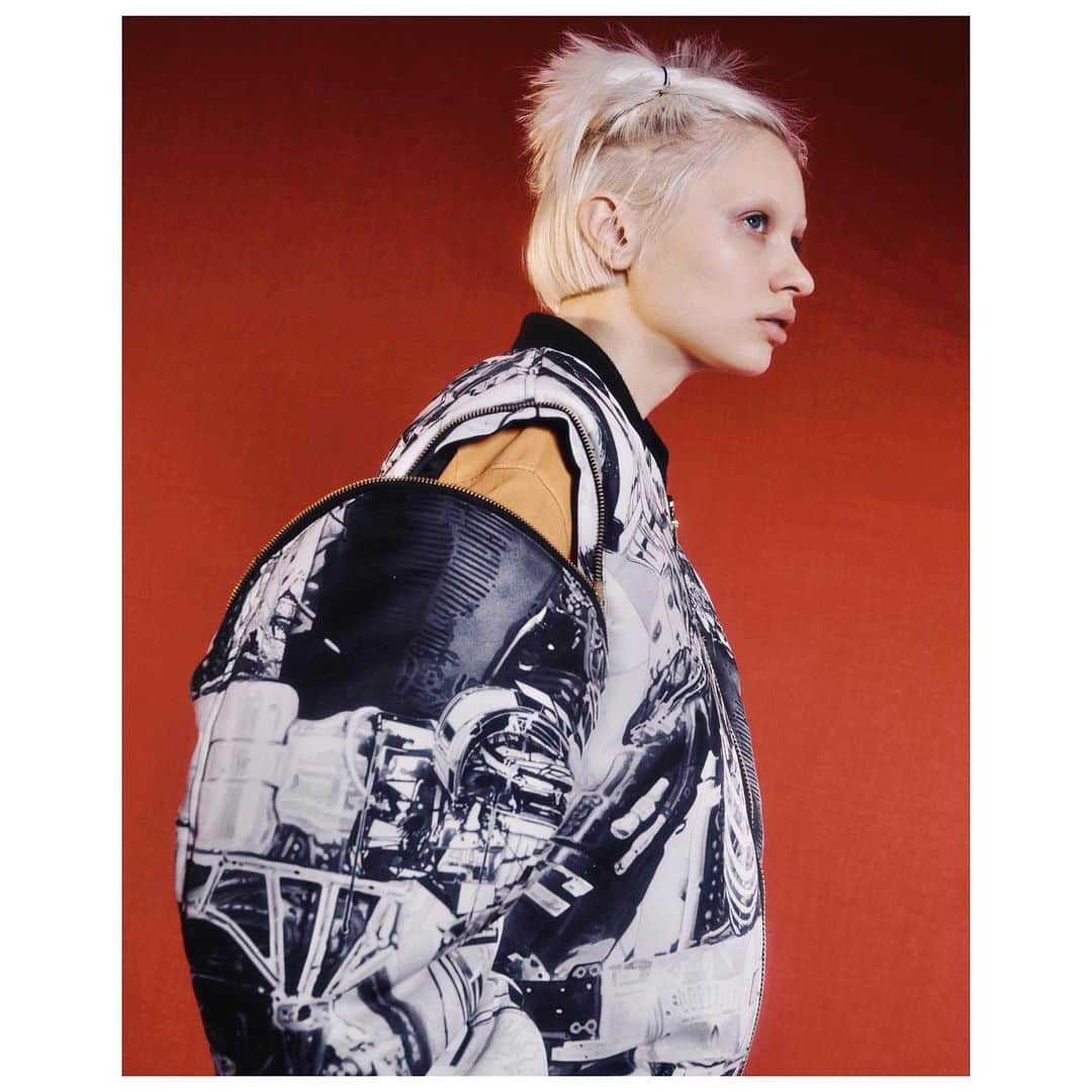 TEPPEIのインスタグラム：「…   semoh 2023aw @semoh_official   Direction,Styled by TEPPEI  Shot by @kizennn  Hair&Makeup by @mukai_daisuke」