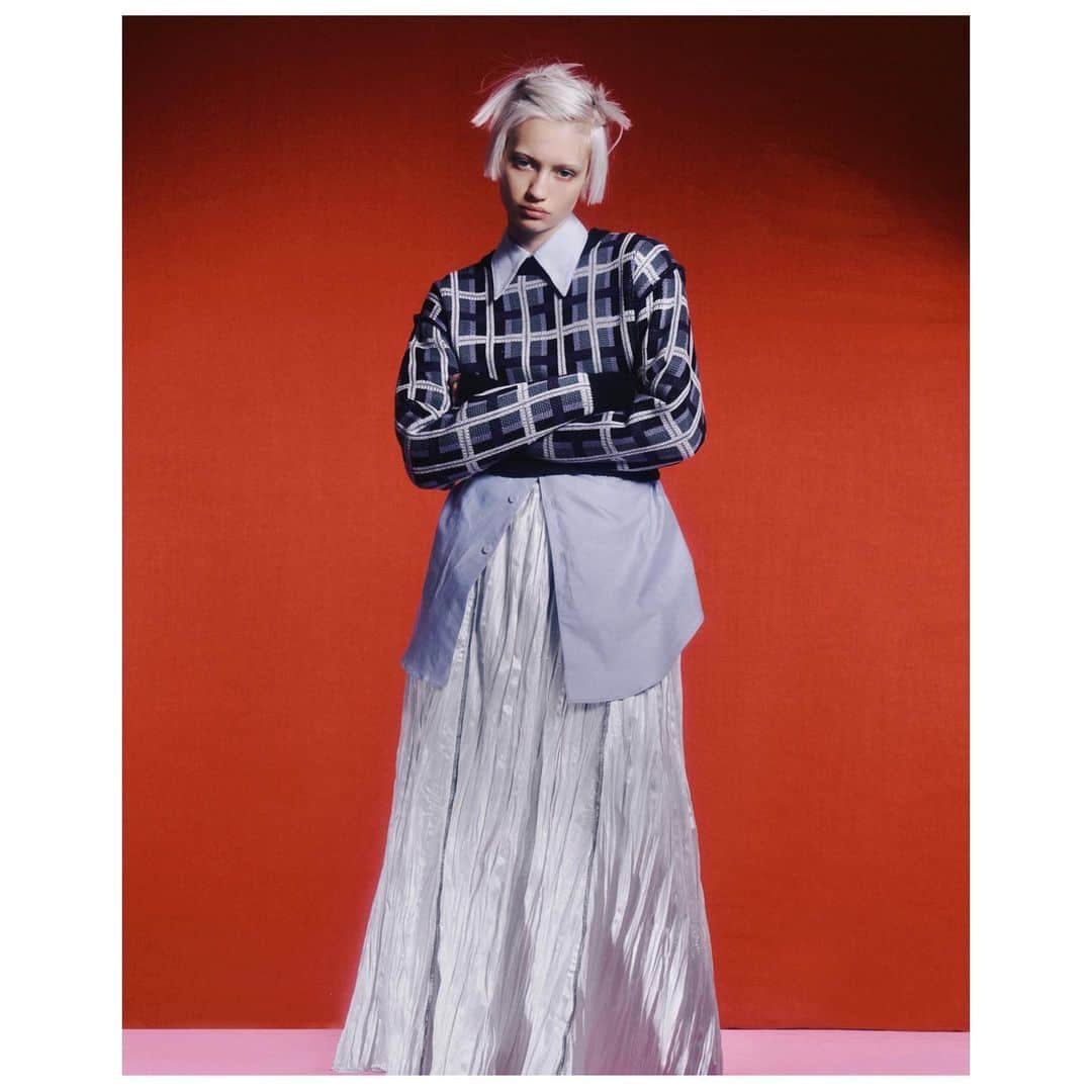 TEPPEIのインスタグラム：「…   semoh 2023aw @semoh_official   Direction,Styled by TEPPEI  Shot by @kizennn  Hair&Makeup by @mukai_daisuke」