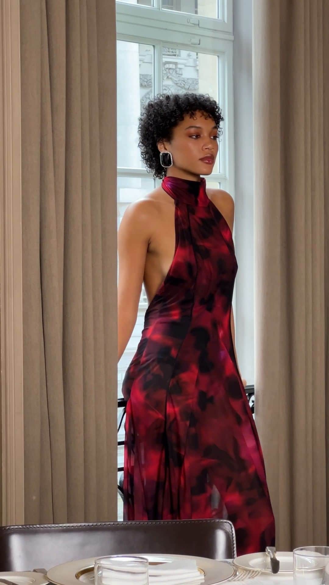 のインスタグラム：「Introducing: statement looks 📺  You’re in a sheer abstract maxi paired with statement earrings and black strappy sandals, who else are they gonna be looking at?!? 🫀  ASOS DESIGN sheer halter maxi dress [132627231] ASOS DESIGN oversized stud earrings [132742803]」