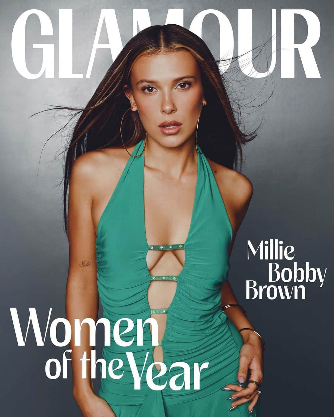 ミリー・ボビー・ブラウンさんのインスタグラム写真 - (ミリー・ボビー・ブラウンInstagram)「@MillieBobbyBrown is Glamour’s global Women of the Year cover star.   A worldwide star. A film producer. Founder of an international beauty brand and best-selling author. And at just 19 years old, #MillieBobbyBrown doesn’t care if you think she’s too young for world domination. For her Global #GlamourWOTY cover, Millie tells @jenny.leah.singer about finding her voice, saying goodbye to #StrangerThings, and getting married young.   @MillieBobbyBrown, portada global de Glamour Women of the Year.  Estrella internacional, productora de cine, fundadora de una marca internacional de belleza y autora de una novela superventas. Tiene 19 años, pero a #MillieBobbyBrown le da igual que piensen que es demasiado joven para dominar el mundo. Para su portada global #GlamourWOTY, Millie habla con @jenny.leah.singer sobre feminismo, el fin de #StrangerThings y casándose joven.  Weltstar. Filmproduzentin. Gründerin einer internationalen Beauty-Brand und Bestseller-Autorin. Und mit gerade einmal 19 Jahren interessiert es #MillieBobbyBrown nicht die Bohne, ob jemand denkt, sie wäre zu jung für die Weltherrschaft. Für ihr #GlobalWOTY-Cover spricht Millie im LINK IN BIO mit @jenny.leah.singer darüber, sich selbst zu finden, über den Abschied von #StrangerThings und wie es ist, jung zu heiraten.  #GlamourWOTY @glamourmag @glamouruk @glamourmexico @glamourspain @glamourgermany  Photographer: @abdmstudio Stylist: @cryoungin Hair: @bynasetia Makeup Artist: @blakejohnsonmua Manicure: @kimmcao Set Design: @sssinclaire Production: @thesiennabrown」10月16日 21時00分 - milliebobbybrown