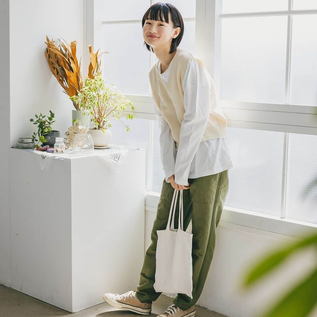 merさんのインスタグラム写真 - (merInstagram)「今回は辻千恵ちゃんの秋の私服コーデをご紹介💐 ナチュラルの中にこだわりの ...