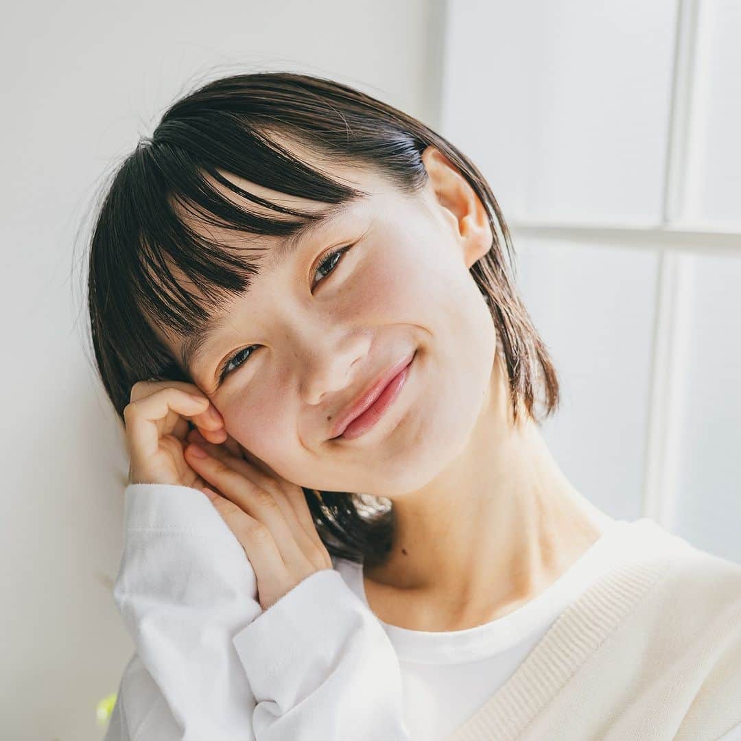 merさんのインスタグラム写真 - (merInstagram)「今回は辻千恵ちゃんの秋の私服コーデをご紹介💐 ナチュラルの中にこだわりの ...