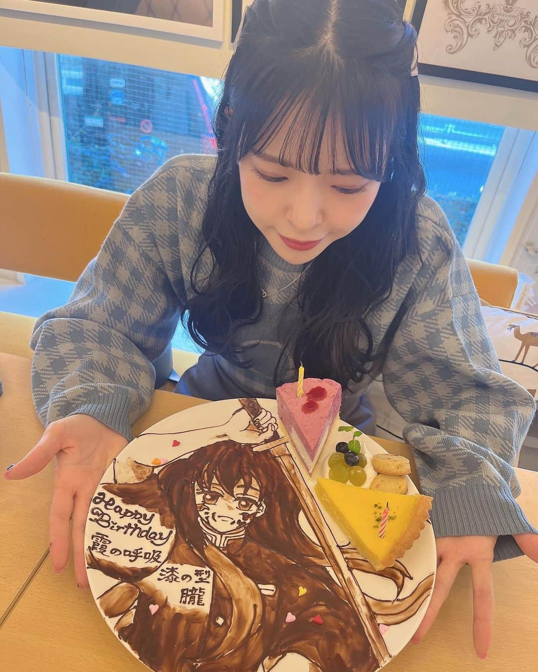 松崎博香のインスタグラム：「まるにお祝いしてもらったよ🎂♡ 　 今月は誕生日月なのでまだまだお祝いまってるね🫶🏻笑 　 #バースデープレート #鬼滅の刃 #鬼滅の刃イラスト #時透無一郎 #demonslayer #tokitoumuichirou #fyp #selfie #mybirthday #셀카 #토키토무이치로 #lll #likeforlike #맞팔 #맞팔해요 #좋아요 #맞좋」