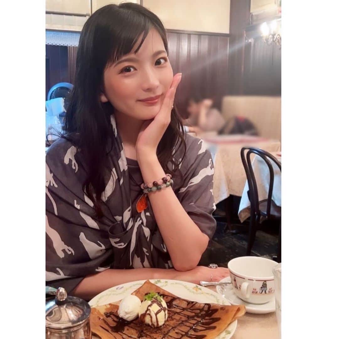 美蘭レンナのインスタグラム：「. . . 先月の観劇後は 久しぶりのクレープリー•アルションへ😋💕  友達に教えてもらってから 大好きなクレープ屋さん🩷 クレープやガレットの生地がもっちもちで美味しい😋✨  お店のインテリアや食器も可愛くて癒されます☺️💕 また行こうっと😍✨ . . . .  🫖🫖🫖🫖🫖🫖🫖🫖🫖🫖🫖🫖🫖🫖🫖🫖🫖🫖 11月2日に 同期の真衣ひなのちゃんと楓ゆきちゃんと うめだ阪急にてお茶会を開催します🫖🫖 お申込みページがアップされましたのでぜひ♡♡♡  https://hhinfo.jp/entry/honten/event/detail/Amour95  お申込みは10月18日水曜日　午前10:00〜💓💓  モンシェール様とのコラボで 限定オリジナルケーキのお土産付🍰 とっても可愛いプリンセス👸 真衣ひなのちゃんのデザインです！ (まほ、凄すぎ🥰🥰)  皆さまにお会いできるのを楽しみにしています🥰🥰🥰  ♦︎POPUP♦︎  「Love＆Dream　タカラジェンヌOGセレクト　第１幕」  場所：阪急うめだ本店１０階 うめだスーク中央街区８・１０番小屋  日時：１１月１日（水）～７日（火） 営業時間午前１０時～午後８時 最終日は午後４時まで  出店者： 珠まゆらさん 貴千碧さん  真衣ひなのちゃん 楓ゆきちゃん 美蘭レンナ  #イベント#ポップアップ#popup #うめだ阪急#うめだスーク#うめだスーク中央街区 #お茶会#同期#楽しみ#♡」