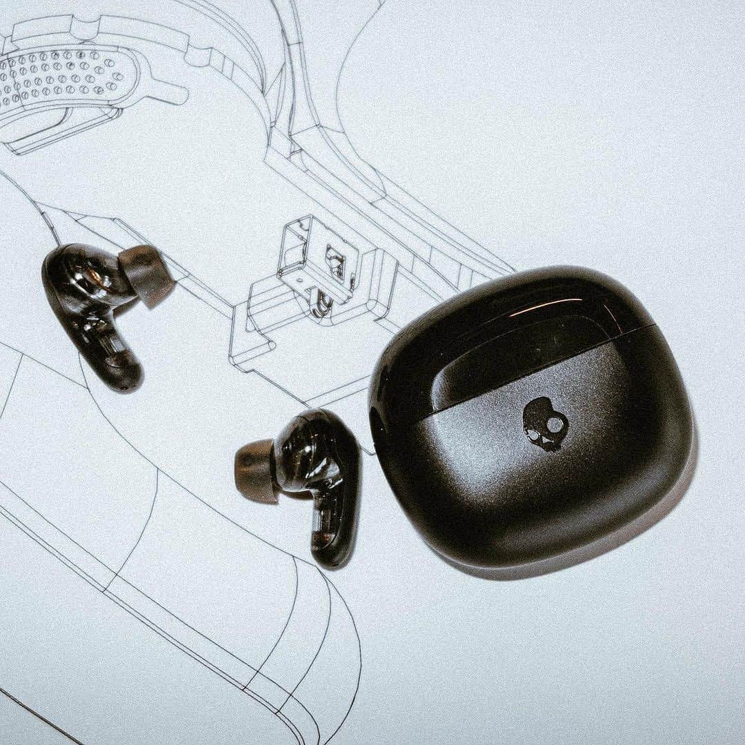 Skullcandy Japanのインスタグラム：「Rail ANC 💀 フラグシップ完全ワイヤイヤホン✨ 抜群のフィットを実現し落下を防ぎます  Skullcandy.jp にて予約受付中」