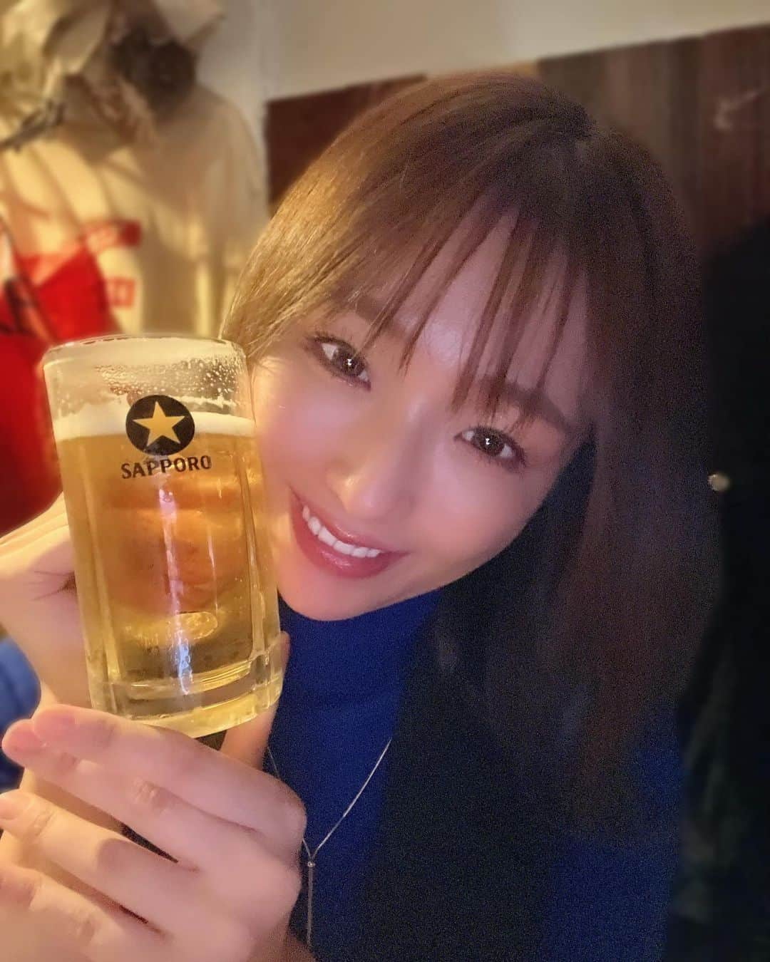 本条舞さんのインスタグラム写真 - (本条舞Instagram)「生を持ったらハイ、ご機嫌です🍺  #本条舞 #actor #actress  #生ビール #生中 #サッポロ黒ラベル #サッポロビール #ビール女子 #beer #やまびこ #栄居酒屋 #名古屋立ち飲み」10月16日 21時18分 - mai_honjyo_official