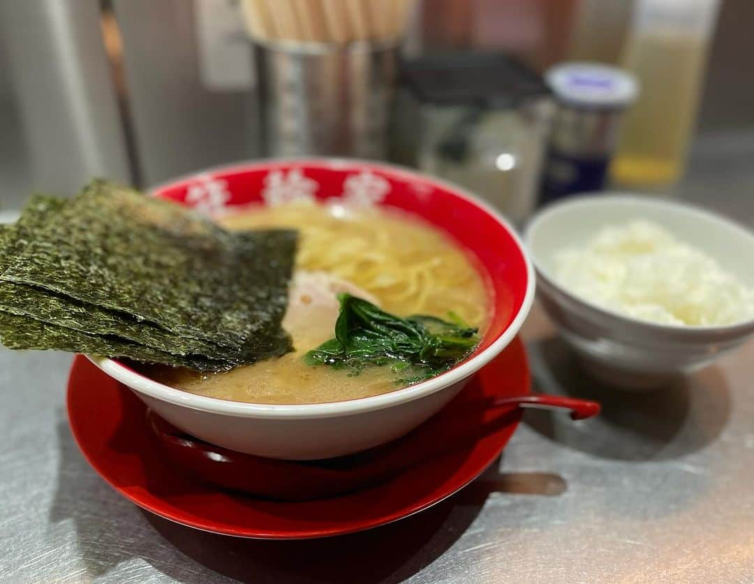 一三さんのインスタグラム写真 - (一三Instagram)「#胃もたれ するので最近敬遠している #ラーメン たち。  毎晩，酒を飲み過ぎてるのが原因でせうが…  #らーめん #グルメ #gourmet」10月16日 21時23分 - ichizou.co.jp