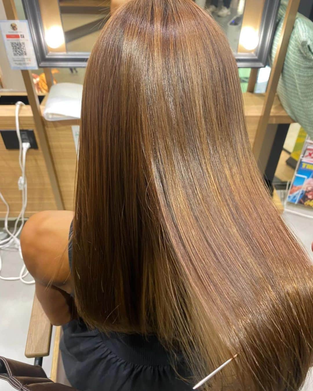 ひぃさんのインスタグラム写真 - (ひぃInstagram)「髪のケア☺️✨💇✨ 大会前は特に⭐️カラートリートメントカットとフルコースで🙇‍♀️🙏✨ いつもありがとうございます✨ @kamisama___001  ブリーチやハイトーンカラーもしていてもサラサラヘアは保つ💖サラサラと風になびかせたい😆 毎日のヘアケアもウノプリールのポロンシャンプー＆トリートメント＆乾かす前のスプレー＆ヘアオイルとフルで使ってます😆🙏✨✨ @kamisama___001  大会選手も沢山カミサマ（神吉さん）にお世話になってます✨いつも綺麗に仕上げていただき本当ありがとうございます☺️⭐️🙏  #美容室#梅田#梅田美容室#ヘアサロン#hairstyles #ストレートヘア#サラサラヘアー #ヘアケア#haircare #ウノプリール#ポロンカラー #大会#沖縄#うみかじテラス #海#青空 #沖縄カフェ #沖縄観光 #okinawa」10月16日 21時27分 - hii.piccolo