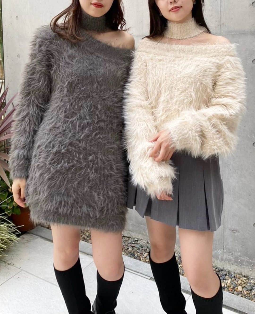 WHO’S WHO Chicoのインスタグラム：「. 【PRE ORDER】 右:シャギーチョーカーショートニット price :¥6,600(tan in) color : ライトベージュ、ピンク、ブルー、チャコールグレー  左:シャギーチョーカーミニニットワンピース price :¥7,700(tax in) color : ライトベージュ、ピンク、ブルー、チャコールグレー  →10/19(木) 入荷予定(遠方店舗10/20(金)入荷予定)  . #Chico #チコ #SalonbyChico  #ニット #シャギーニット  #2023aw #23aw . ※商品ページでは、遅延などの影響も考え納期を少し先に設定させていただいております。 予約商品は商品ページにて記載している納期より早いお届けになる場合がございますので予めご了承くださいませ。」