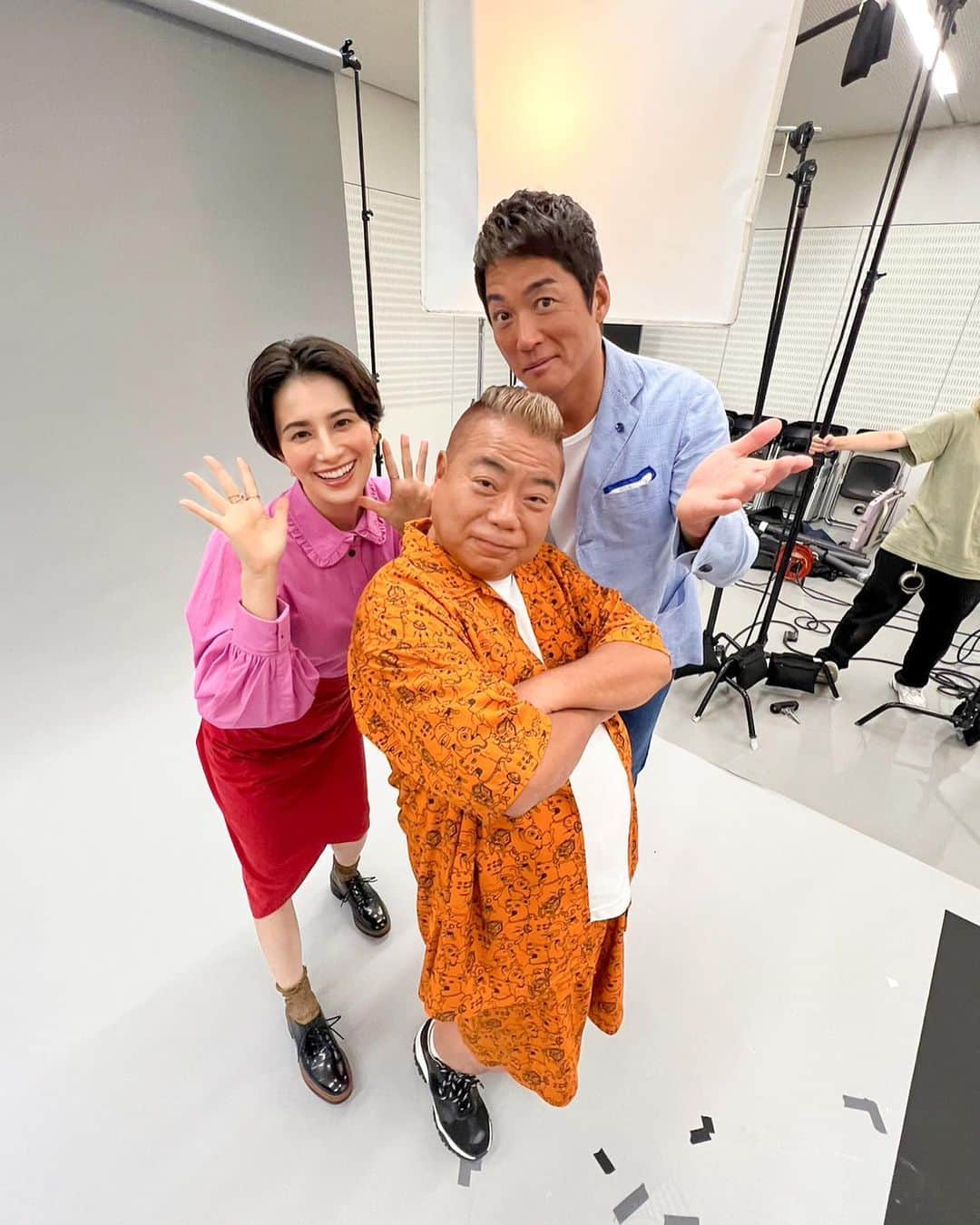 ホラン千秋さんのインスタグラム写真 - (ホラン千秋Instagram)「_ 火曜日19時にテレ朝に集う、愉快でフシギな仲間たち🩷🧡🩵」10月16日 21時39分 - chiakihoran_official