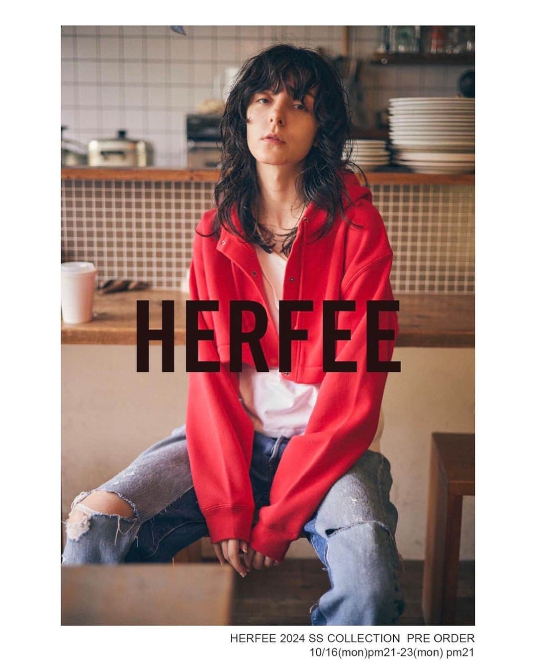 のインスタグラム：「HERFEE 2024 SS COLLECTION スタート致しました。 ¥15,000(税抜)以上ご予約の方に予約特典として非売品カトラリーセット(ポーチ、バンブータイプのスプーン&お箸)をプレゼント致します。 環境に配慮した素材のカトラリーセット。 毎日のカバンのお供やキャンプやご旅行などにぜひご利用いただきたいなとの想いを込めたノベルティです。 今季もHERFEEらしい着回しのきくシンプルカジュアルなコレクションとなっております。 LOOK撮影も素晴らしいスタッフの皆様のお陰でHERFEEらしい日常のライフスタイルファッションを提案できてるんじゃないかなーと思ってます。 @herfee_official の方でご紹介するのでぜひそちらもご参考になさってくださいね🫶 お手持ちのアイテムにも合わせて着回しを楽しんでもらえたら嬉しいです☺️ 21日(日)20時よりインスタライブ予定です。 その前に少しずつアイテム紹介していきますのでご質問あれば聞いてください👍 尚、ご予約の際は注意事項をよくお読みいただきます様よろしくお願い致します。 全てのアイテムがご購入できるのは予約会のみとなりますのでぜひこの機会にチェックなさってみてください♡ #fashion #style #herfee #herfee2024ss #herfee_official」