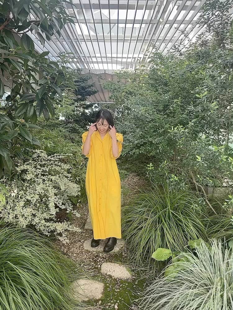 よっこのインスタグラム：「先日の展示会にて♡  春を全身で味わえる @ikitsuke_store  のワンピース🦋  #展示会めぐり #私の洋服 #大人ファッション  #ママコーデ」
