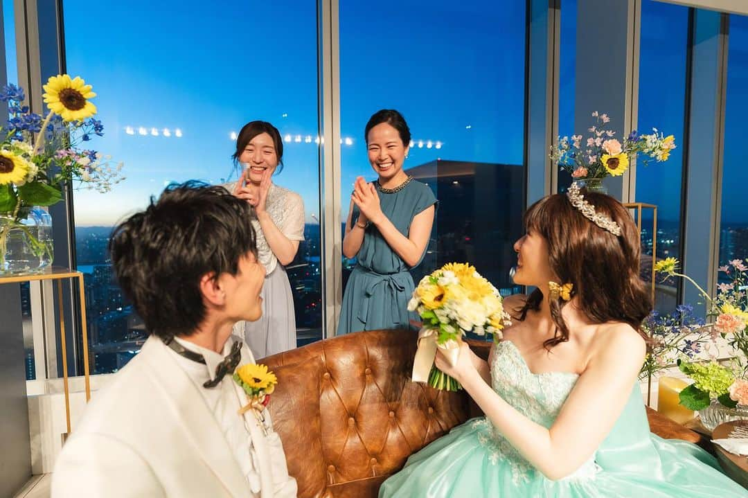 The 33 Sense of Weddingさんのインスタグラム写真 - (The 33 Sense of WeddingInstagram)「*** ナイトウエディング🪻  地上160mから見渡す大阪の夜景。 会場の一面がガラス張りになっている The33ならではのシチュエーションです✨  — 地上160mの天空ウエディング🕊  ブライダルフェアのご予約は 【@the_33_sense_of_wedding 】の プロフィール【URL】より✔️  —  #the33senseofwedding #ザサーティースリー #梅田結婚式場 #大阪結婚式 #結婚式梅田  #結婚式場大阪#プレ花嫁 #式場見学 #結婚式場探し#結婚式準備#プレ花嫁 #式場見学 #結婚式場探し#結婚式準備#ウェディング#wedding#ナイトウェディング」10月16日 21時53分 - the_33_sense_of_wedding