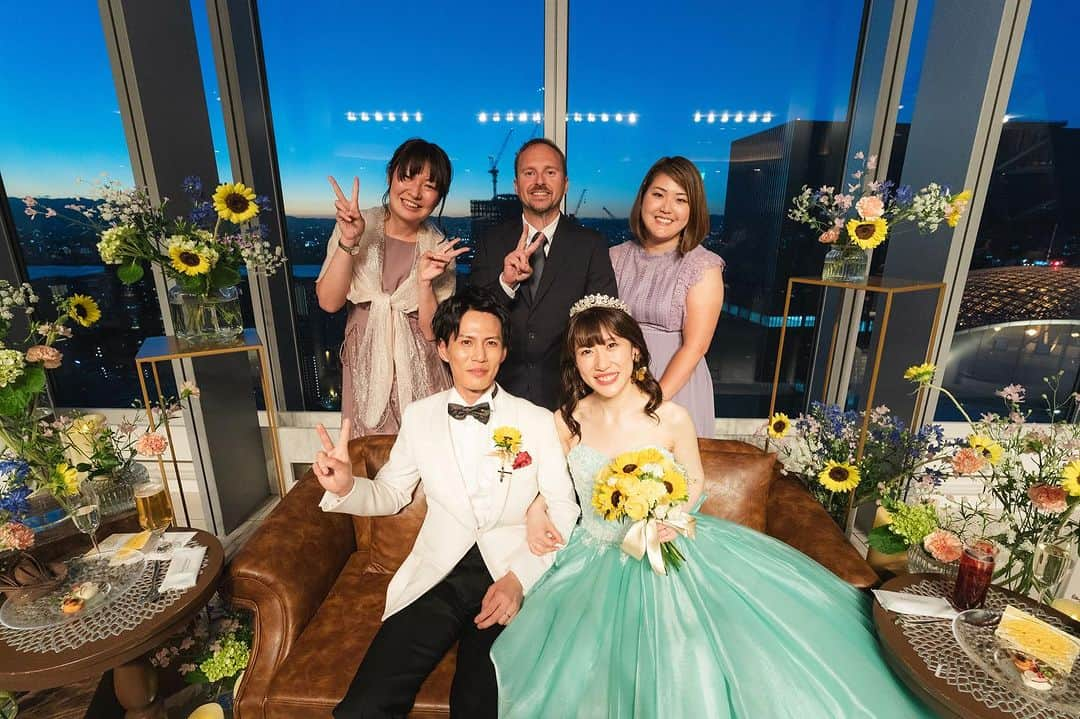 The 33 Sense of Weddingさんのインスタグラム写真 - (The 33 Sense of WeddingInstagram)「*** ナイトウエディング🪻  地上160mから見渡す大阪の夜景。 会場の一面がガラス張りになっている The33ならではのシチュエーションです✨  — 地上160mの天空ウエディング🕊  ブライダルフェアのご予約は 【@the_33_sense_of_wedding 】の プロフィール【URL】より✔️  —  #the33senseofwedding #ザサーティースリー #梅田結婚式場 #大阪結婚式 #結婚式梅田  #結婚式場大阪#プレ花嫁 #式場見学 #結婚式場探し#結婚式準備#プレ花嫁 #式場見学 #結婚式場探し#結婚式準備#ウェディング#wedding#ナイトウェディング」10月16日 21時53分 - the_33_sense_of_wedding