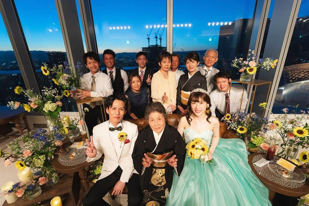 The 33 Sense of Weddingさんのインスタグラム写真 - (The 33 Sense of WeddingInstagram)「*** ナイトウエディング🪻  地上160mから見渡す大阪の夜景。 会場の一面がガラス張りになっている The33ならではのシチュエーションです✨  — 地上160mの天空ウエディング🕊  ブライダルフェアのご予約は 【@the_33_sense_of_wedding 】の プロフィール【URL】より✔️  —  #the33senseofwedding #ザサーティースリー #梅田結婚式場 #大阪結婚式 #結婚式梅田  #結婚式場大阪#プレ花嫁 #式場見学 #結婚式場探し#結婚式準備#プレ花嫁 #式場見学 #結婚式場探し#結婚式準備#ウェディング#wedding#ナイトウェディング」10月16日 21時53分 - the_33_sense_of_wedding