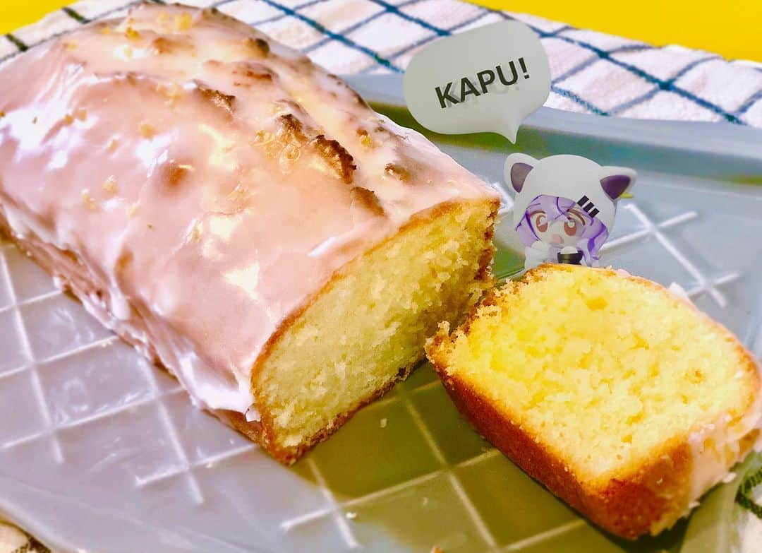 アズマリムさんのインスタグラム写真 - (アズマリムInstagram)「🍋🧁🐈  I have been making a lot of bread and pastries lately.🍞🥐🍪  Can I go out on my motorcycle to deliver you?😙  #パン作り #ウィークエンドシトロン #レモンクッキー #りんごのパン」10月16日 21時54分 - azuma_lim