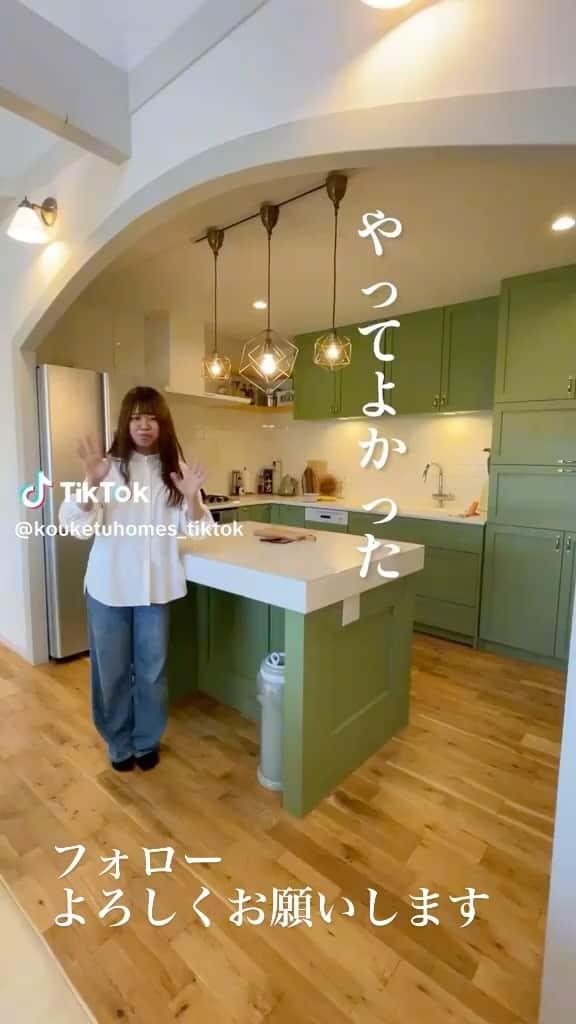 kouketu_homesのインスタグラム：「. #キッチン #カウンター #バーンドア  #造作家具  #オリジナル #収納 #アイランドキッチン  #料理  #料理男子 #おやつ  #お菓子作り #ランチ  #食事 #食器」