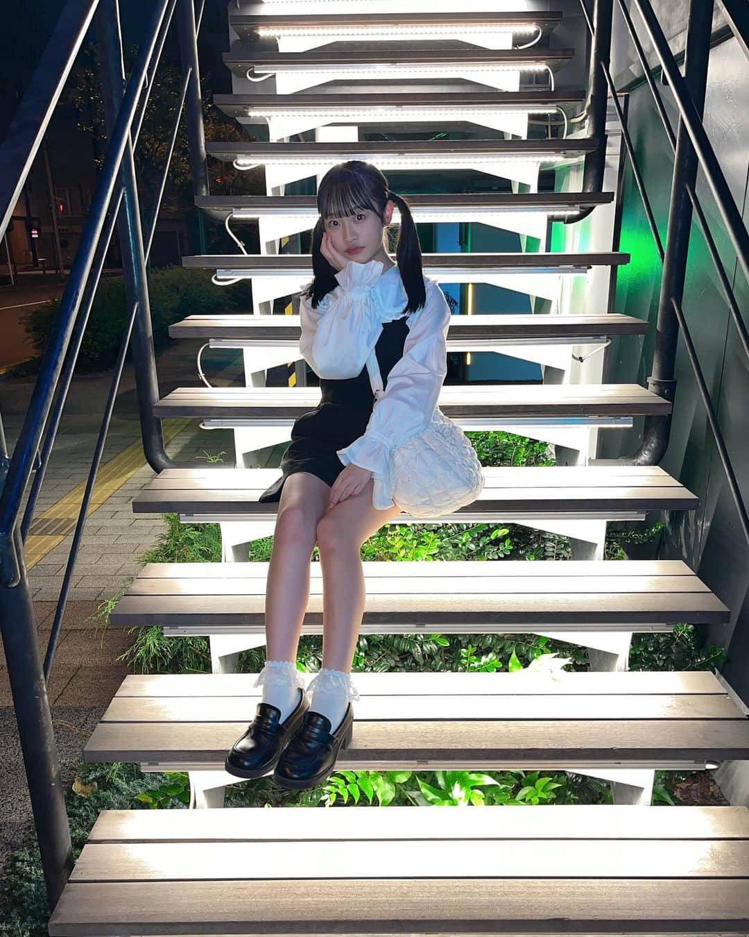 西野心桜のインスタグラム：「東京で泊まったホテルがオシャレだったからひよりちゃんに撮ってもらった🍀   #jc  #jc2  #09  #女子中学生  #モデル」