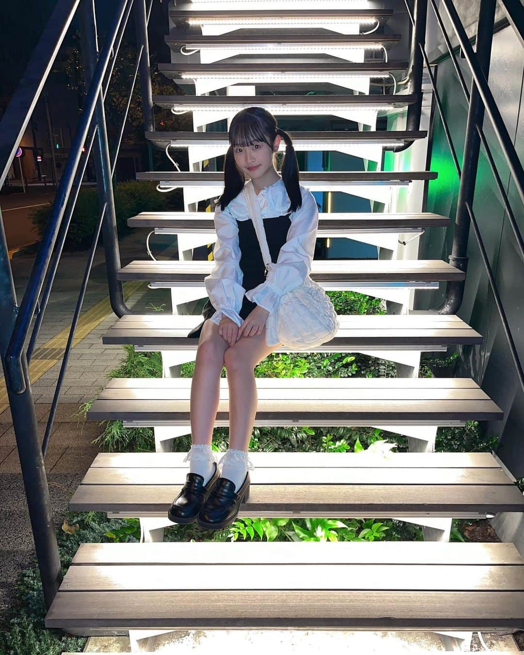 西野心桜さんのインスタグラム写真 - (西野心桜Instagram)「東京で泊まったホテルがオシャレだったからひよりちゃんに撮ってもらった🍀   #jc  #jc2  #09  #女子中学生  #モデル」10月16日 21時47分 - o2_cocoro