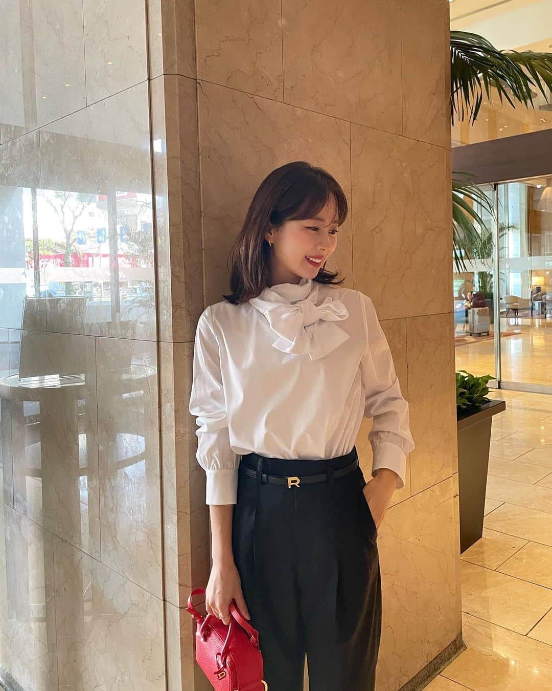 ハンナミのインスタグラム：「昨日の🍎❤️  着ていたブラウスは、 side bowtie blouse です ♩」