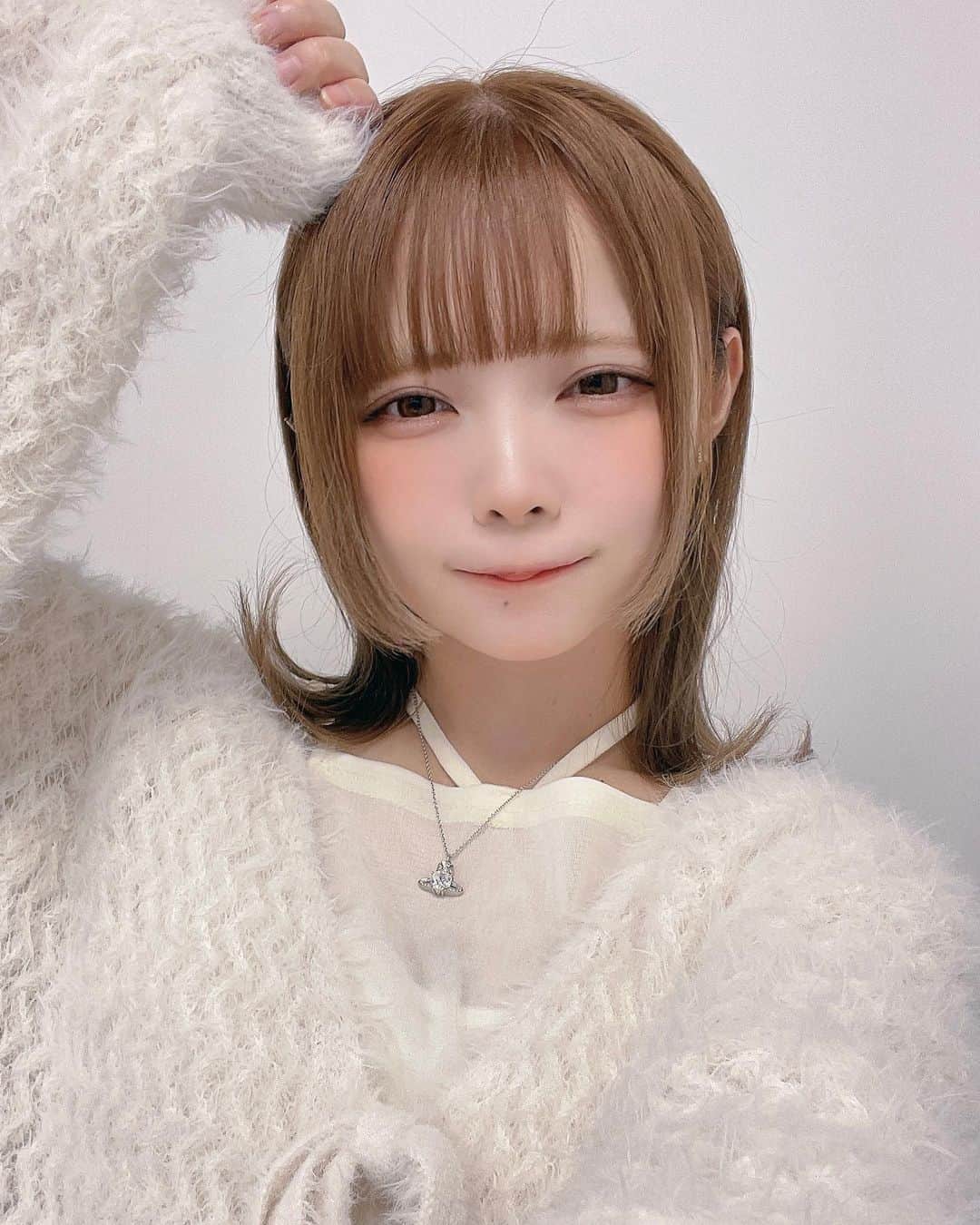 眠岸ぷりんのインスタグラム：「彼女感……？？もふもふ」