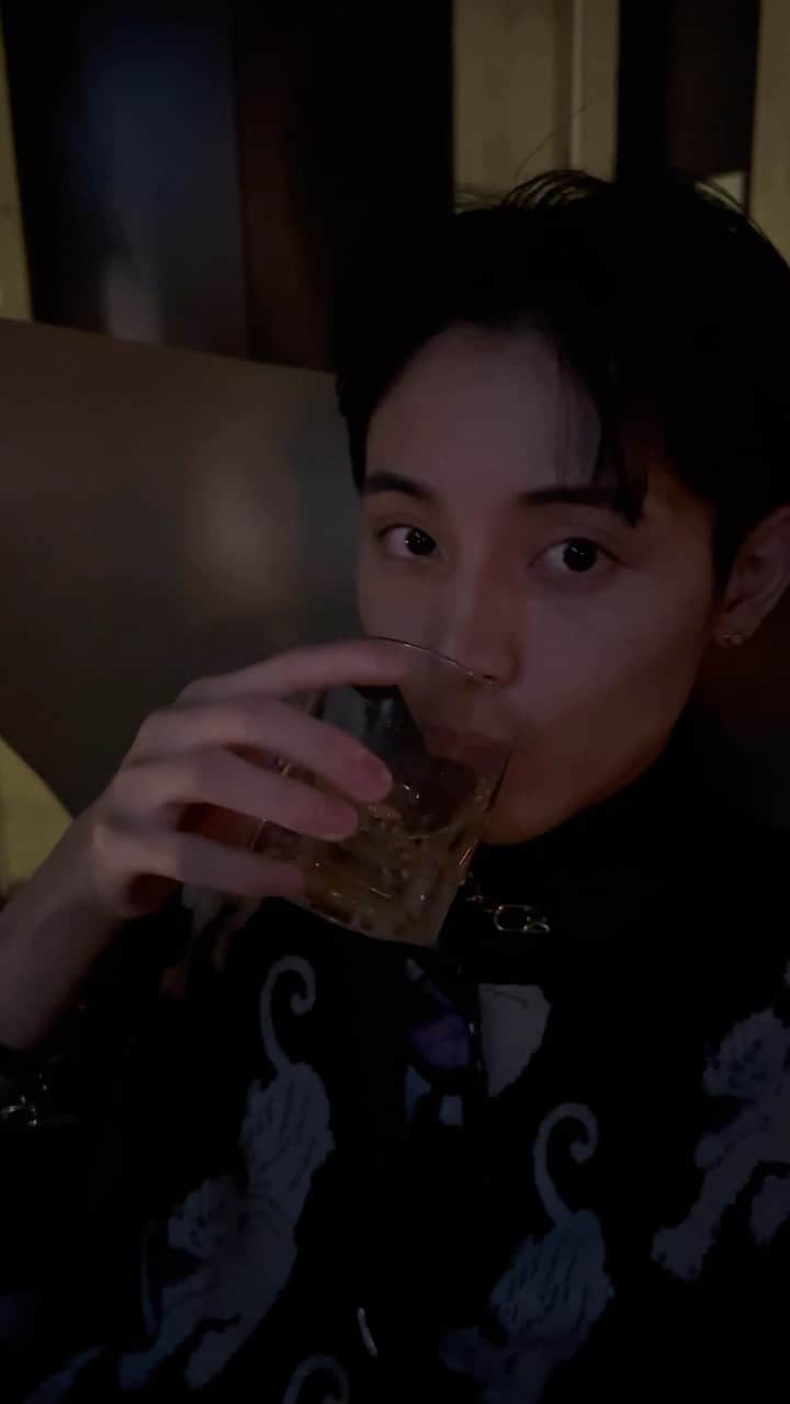 高橋龍之介のインスタグラム：「✌︎☺︎✌︎ 🥃」