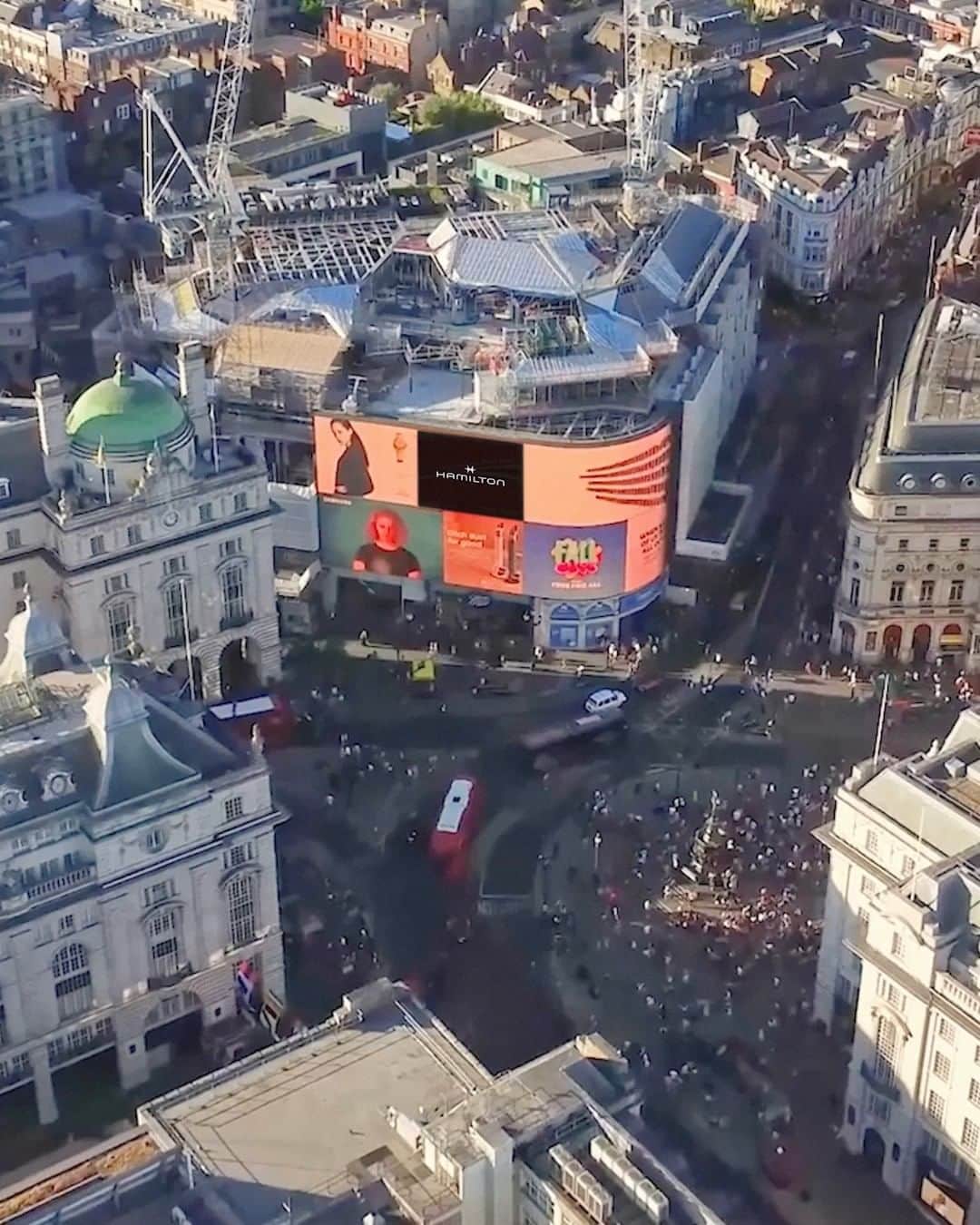 Hamilton Watchのインスタグラム：「Watch Hamilton's Khaki Field Expedition come to life on the big screen at London's Piccadilly Circus.  #hamiltonwatch #london」