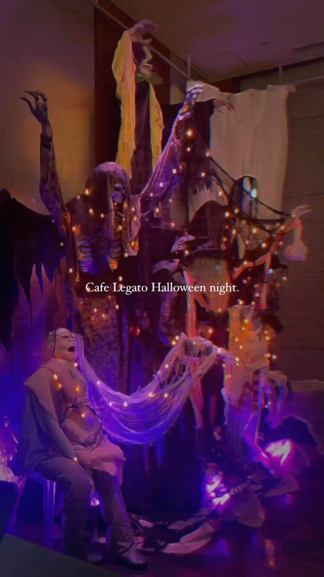 レガートのインスタグラム：「👻 【Halloween night】  10月31日まで、レガートはハロウィン仕様になっています🎃 エレベーターを降りた瞬間から、沢山の動くおばけたちがお客様をお出迎え！客席につくまで、店内のありとあらゆる場所におばけたちが潜んでいます👻  今年は例年よりもグレードアップ！動画に映ってないおばけも沢山いるのでご来店された際は是非探してみてください✨  #cafelegato #legato #カフェレガート #レガート #東京 #東京カフェ #東京グルメ #渋谷 #渋谷カフェ #渋谷グルメ #神泉 #神泉カフェ #神泉グルメ #カフェ巡り #カフェ #渋谷ディナー #夜景 #夜景ディナー #夜景スポット #ハロウィン #ハロウィン飾り #ハロウィンパーティー #ハロウィンご飯 #ハロウィンディナー #halloween #halloweendecor #halloweenparty#ハロウィン2023」