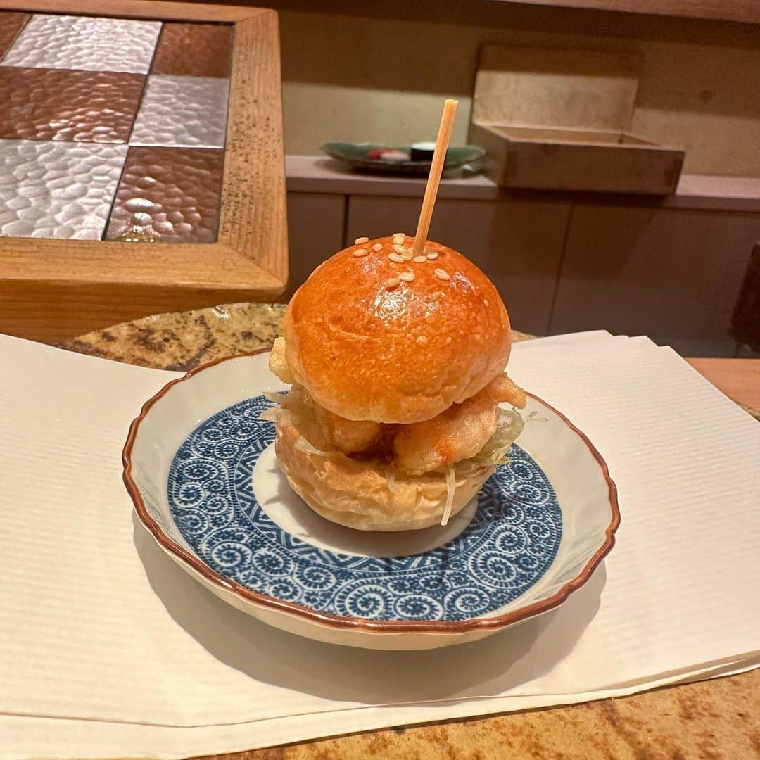 松浦三佳さんのインスタグラム写真 - (松浦三佳Instagram)「＊ 天星はなれ🍤 いつもいっぱいのお店なのに土曜日の前半貸切でした😂後半は満席らしく前半でゆっくりできました☺️ 年明けから西天満へ移転されるそうであと一回行けるかなあ😘 ＊ ＊ ＊ ♡★♡ﾟ･*:.｡ ｡.:*･ﾟ♡★♡ﾟ･*:.｡ ｡.:*･ﾟ♡★♡ﾟ･*:.｡ ｡.:*･ﾟ♡  #天星はなれ # #天六 #天六グルメ #食べログ #ディナー #天ぷら #大阪グルメ  #グルメ #大阪美食」10月16日 22時11分 - mikarinrin5555