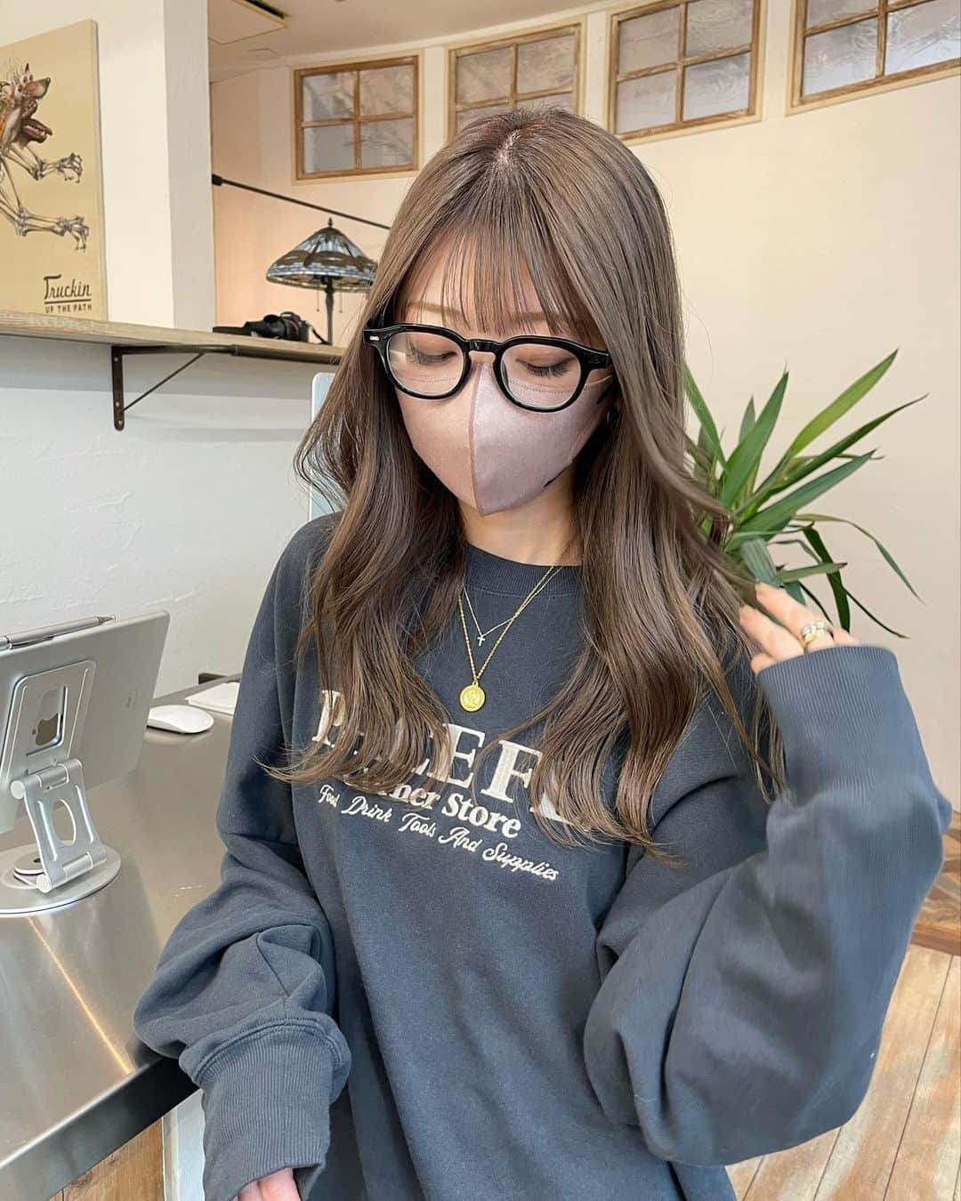のインスタグラム：「最近は少し暗めのカラーが好き♡」