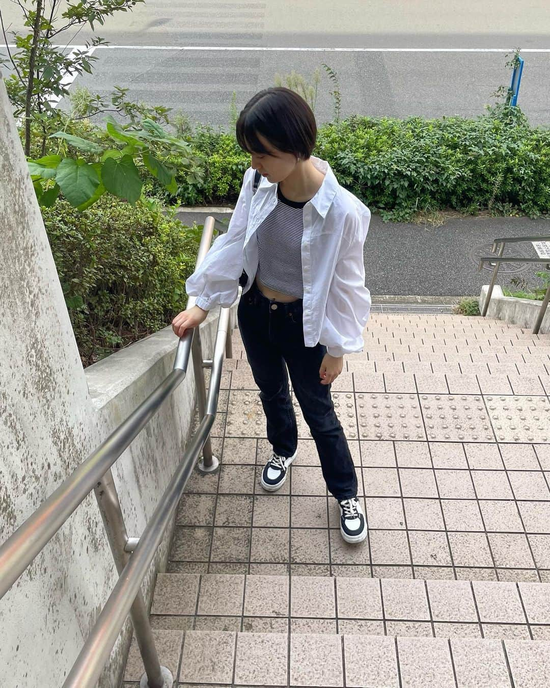 瀬戸琴楓のインスタグラム：「‪︎‬ ‪︎☺︎ いつかの写真🤍🖤 モノトーンばっかり着ちゃうんです、、 秋冬はカラー取り入れたいなーって思ってますᵕ̈」