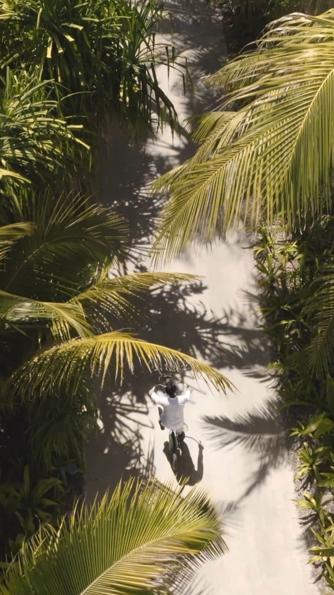Velaa Private Islandのインスタグラム：「Sharing our passion for curating only the most memorable moments for our guests, we are humbled and delighted to be awarded the Indian Ocean’s Leading Private Island Resort 2023 by @worldtravelawards! #VelaaMoments #VelaaPrivateIsland」