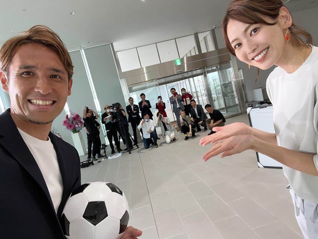 中村明花さんのインスタグラム写真 - (中村明花Instagram)「.  #群馬トヨタ さんのCM撮影の時のオフショット🚗 . トヨタの皆さんもスタッフの皆さんも和気あいあいで和やかな雰囲気にしてくれていたので、終始楽しく撮影させていただきました☺️ . . #ご縁に感謝な一日♡ #群馬トヨタ」10月16日 22時12分 - sayaka_nakamura3