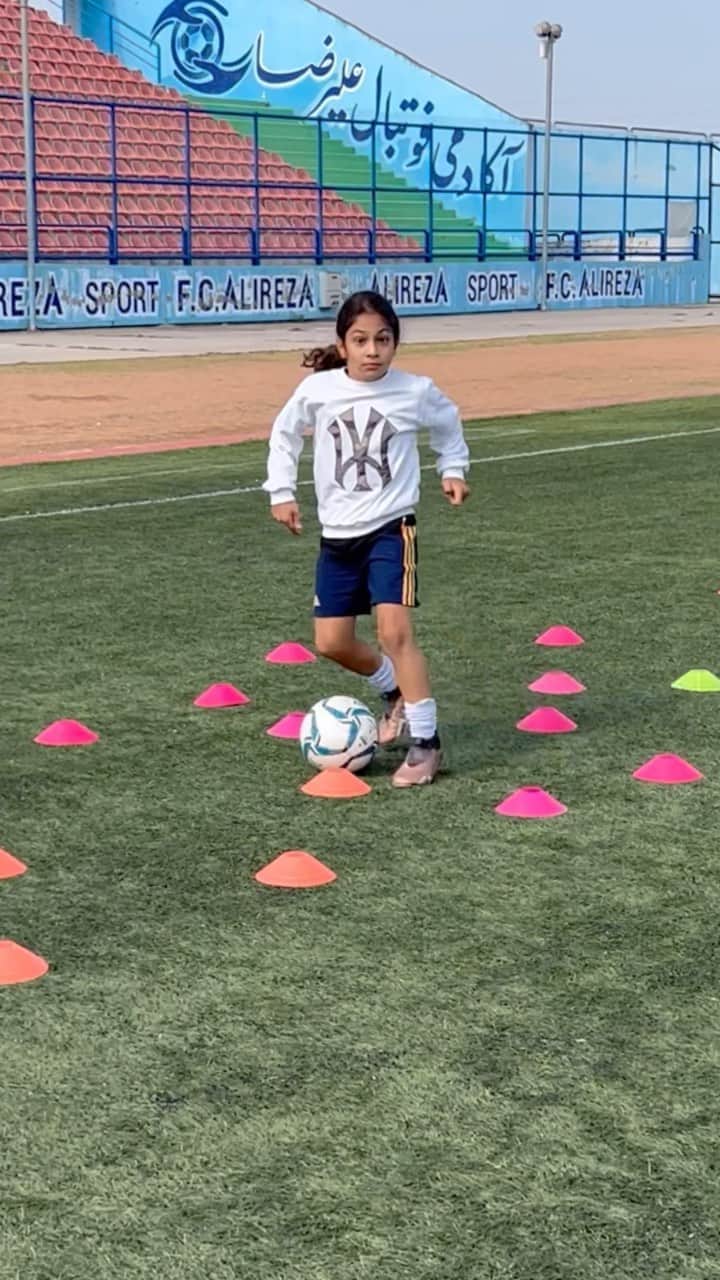 Arat hosseiniのインスタグラム：「Training 🐌🐌🐌🐌🐌」