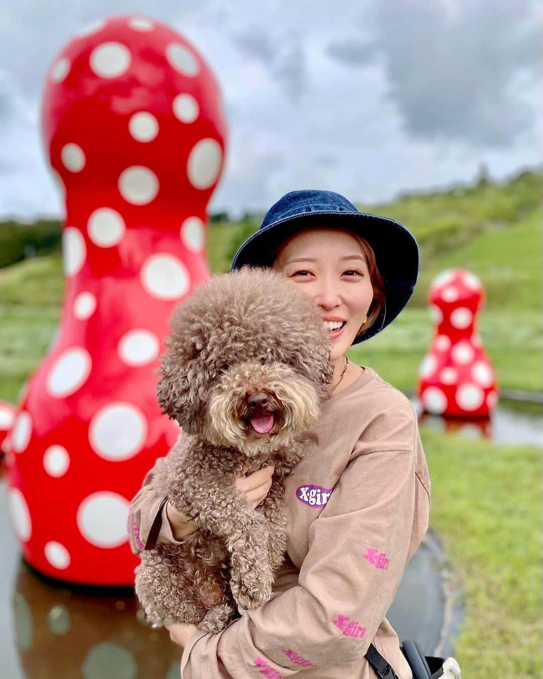 くまみきのインスタグラム：「もじゃりん初キャンプ🏕 そわそわしてたけど2日目にはちょっと慣れてくれてました😂🧡  最近は車にも慣れていろんなとこいけるようになったからもっとお出かけしたいなぁ〜☺️  #キャンプ #トイプードル #クルックフィールズ #千葉県 #草間彌生 #kurkkufields」