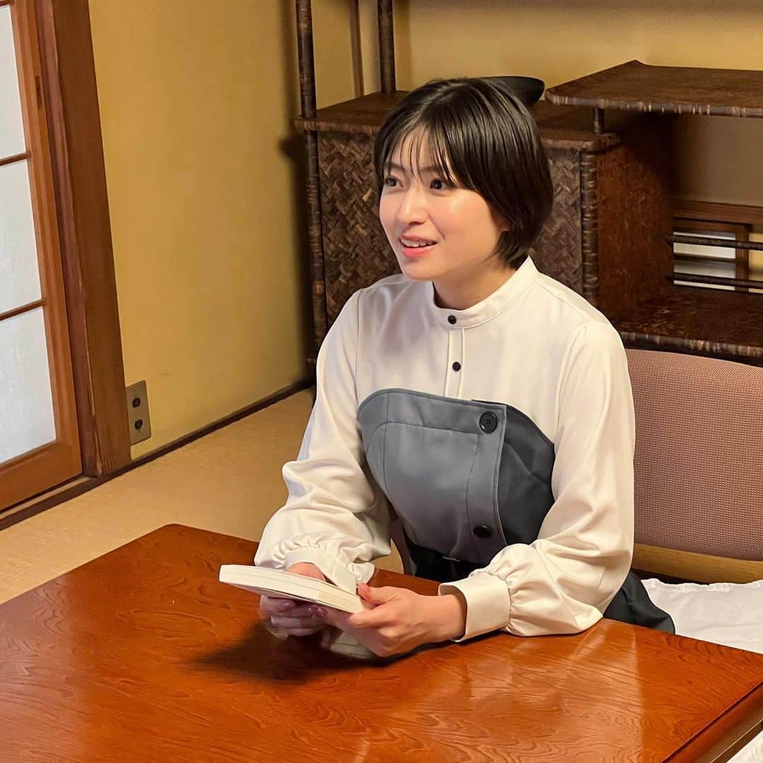 南沢奈央さんのインスタグラム写真 - (南沢奈央Instagram)「発売が近づいてきました📚 わたしの落語愛が詰まったエッセイ集 『今日も寄席に行きたくなって』  今日はさまざまな媒体の方に、取材していただきました✍️  11月1日(水)新潮社より刊行。 お楽しみに！  #落語 #寄席 #今日も寄席に行きたくなって #新潮社」10月16日 22時16分 - naominamisawa_official