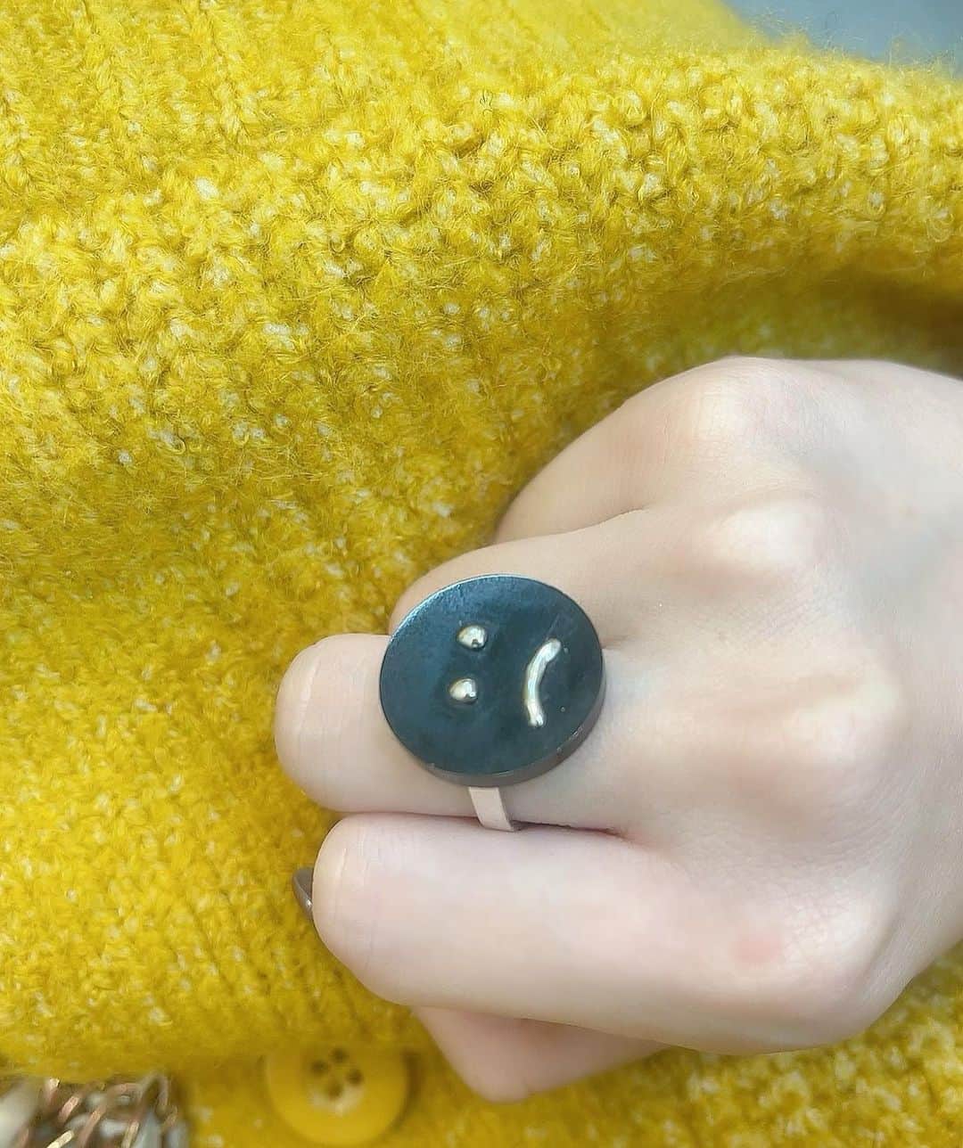 荻野由佳さんのインスタグラム写真 - (荻野由佳Instagram)「今日の衣装は秋色〜！🍁🍂 髪にリボンも巻いてもいました💛 リングが可愛い！ ネイルリングと 表情を変えられるニコちゃん¨̮⃝  👗 @sachiemon  💄 @san.risa.3   blouse&knit @darich_official  shoes @dianashoespress  pierce @do_la.official  ring @enn._official  @miyunakamura.jewelry」10月16日 22時19分 - ogiyuka_ippaiwarae216