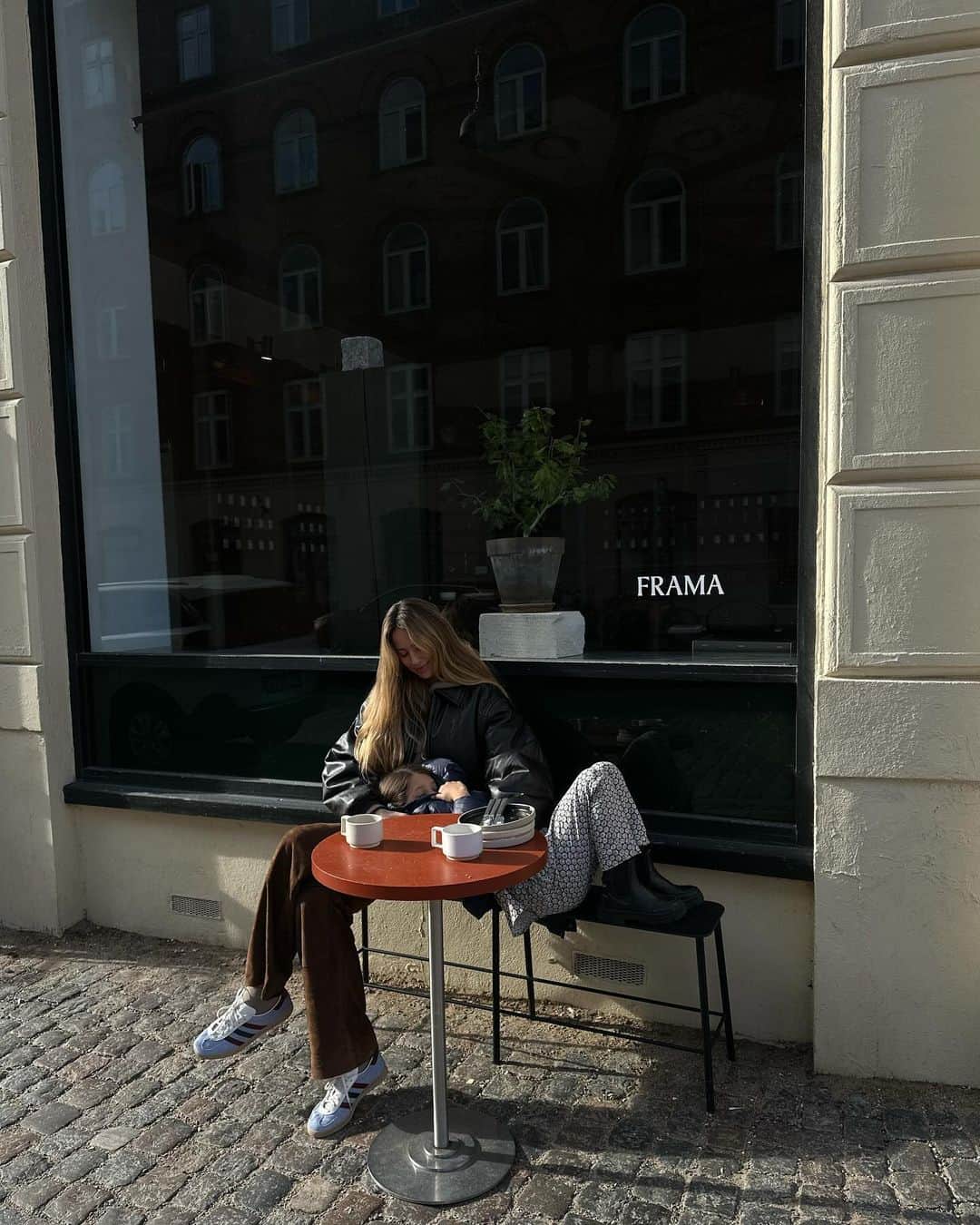 Mathilde Goehlerのインスタグラム：「No alarms and long walks 🫶🏽 annonce」