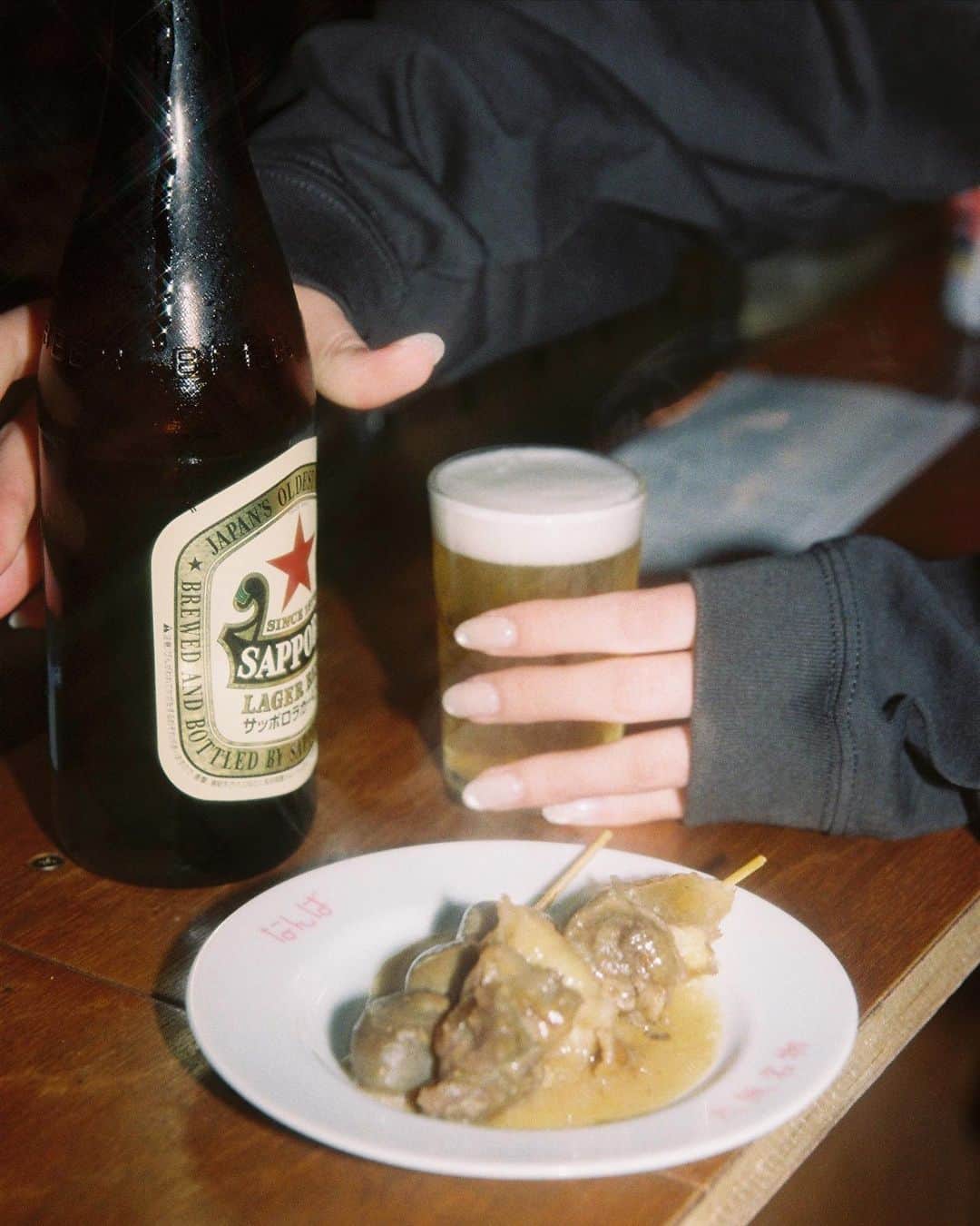 尾形春水さんのインスタグラム写真 - (尾形春水Instagram)「2F（ @2f_project ） モデルさせていただきました🐙❤️‍🔥  ツッコミどころ満載のかわちいロンT着て、たこ焼きとビールで優勝。」10月16日 22時23分 - harunaogatajp
