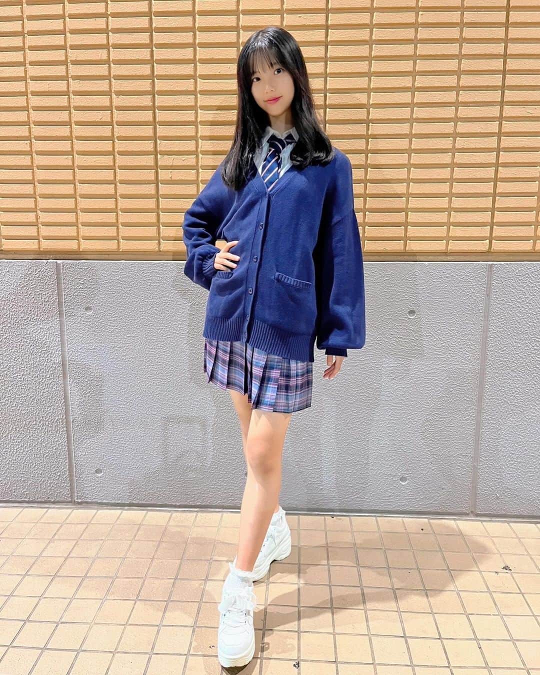 北島澪のインスタグラム：「✨✨✨✨✨✨✨✨✨✨✨✨  CONOMIさんのネクタイに 紺カーディガンにチェックスカート💜  ✨✨✨✨✨✨✨✨✨✨✨✨   #制服  #制服風  #制服アワード  #ネクタイ  #conomi  #このみ  #カーディガン  #チェックスカート  #ファッション  #モデル  #キッズモデル  #ジュニアモデル  #インスタキッズ  #model  #schooluniform  #uniform  #juniorhighschool  #juniorhigh」