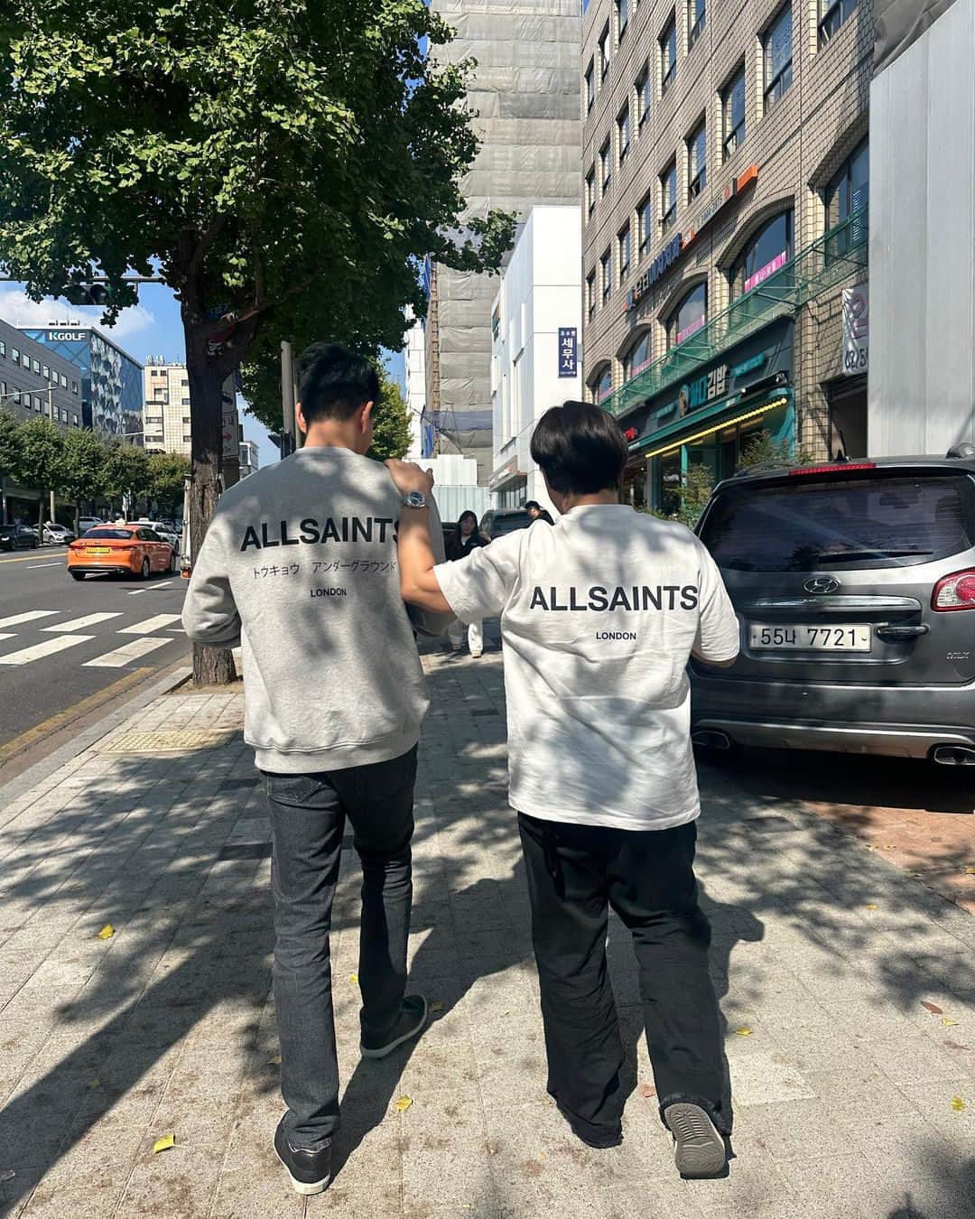 オールセインツのインスタグラム：「Influencing around the world.  The Underground Sweatshirt + T-Shirt. @dokyeongjang」
