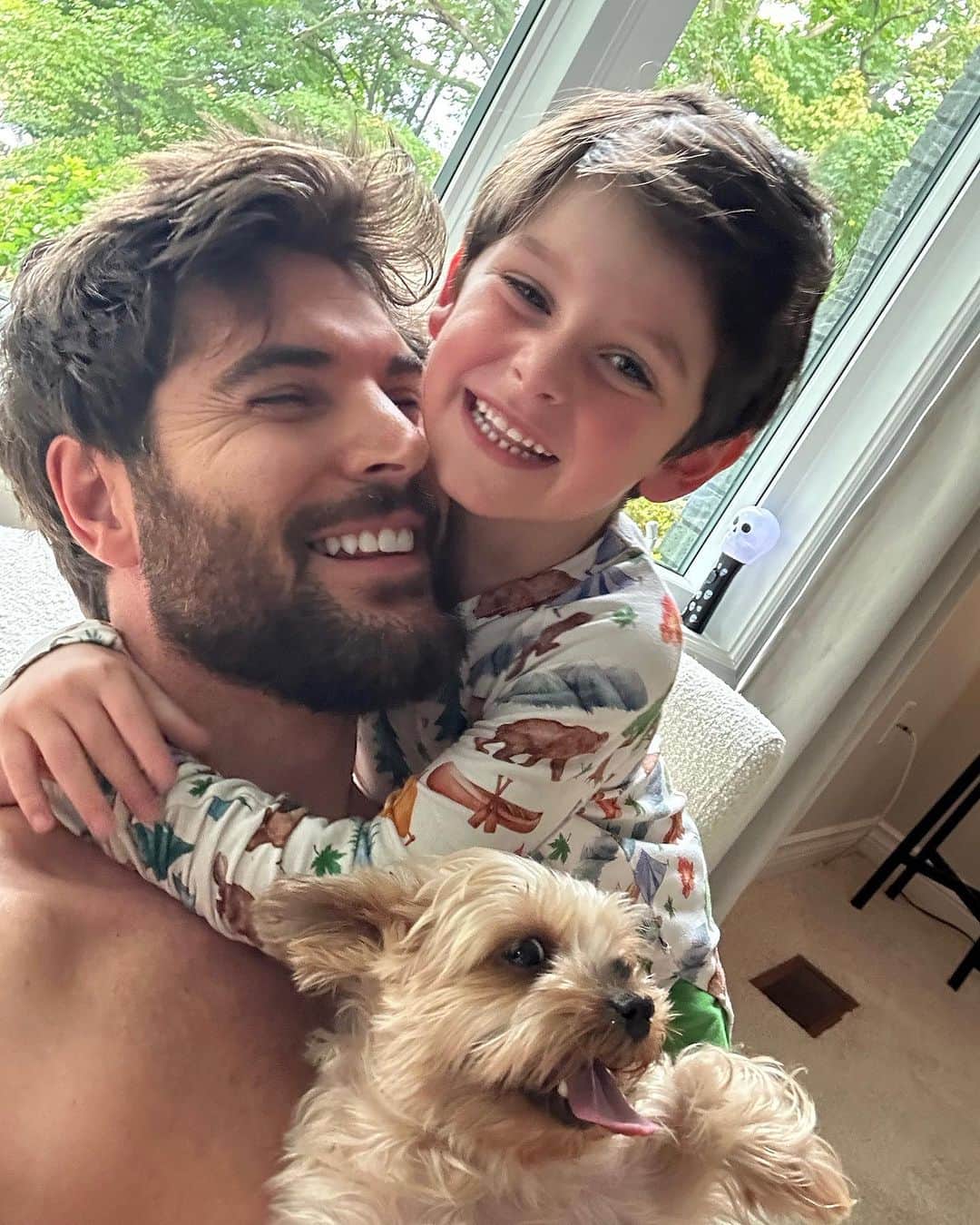 ニック・ベイトマンのインスタグラム：「Good Morning ☀️」